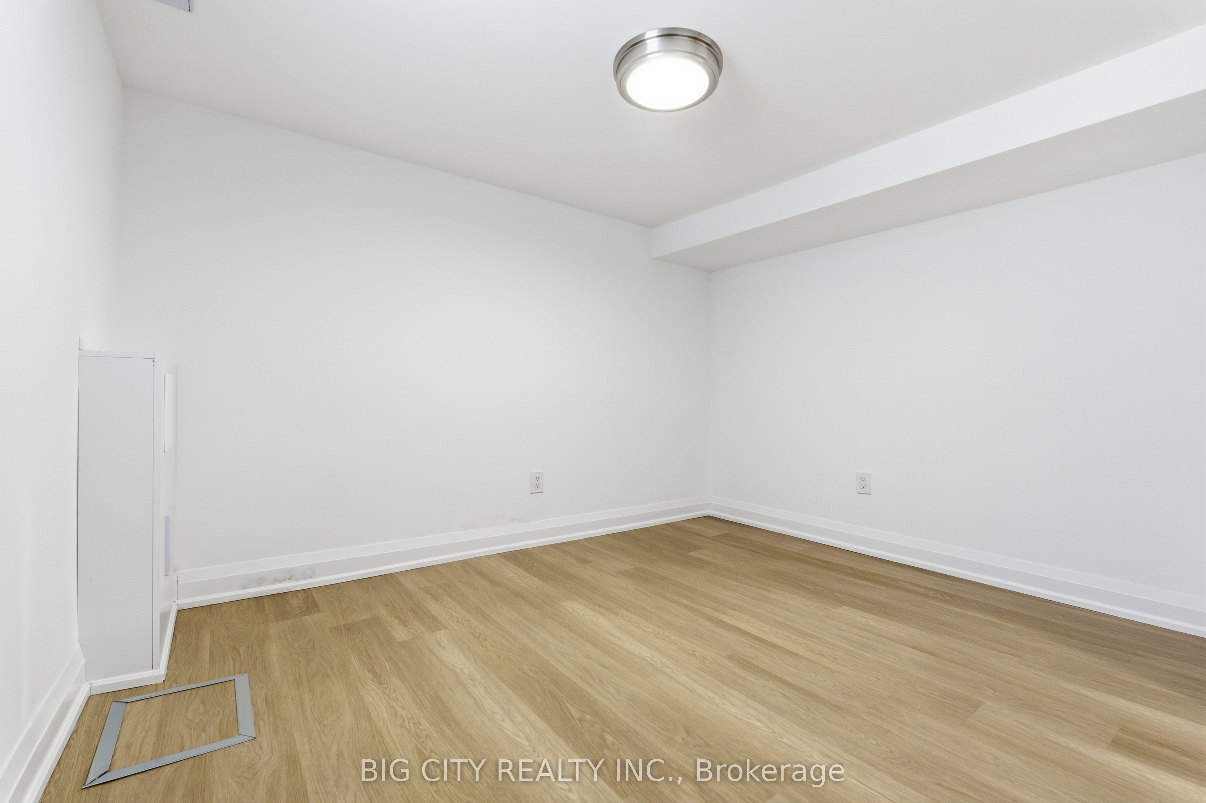 203 Park Road S (lower) Property Photo 12