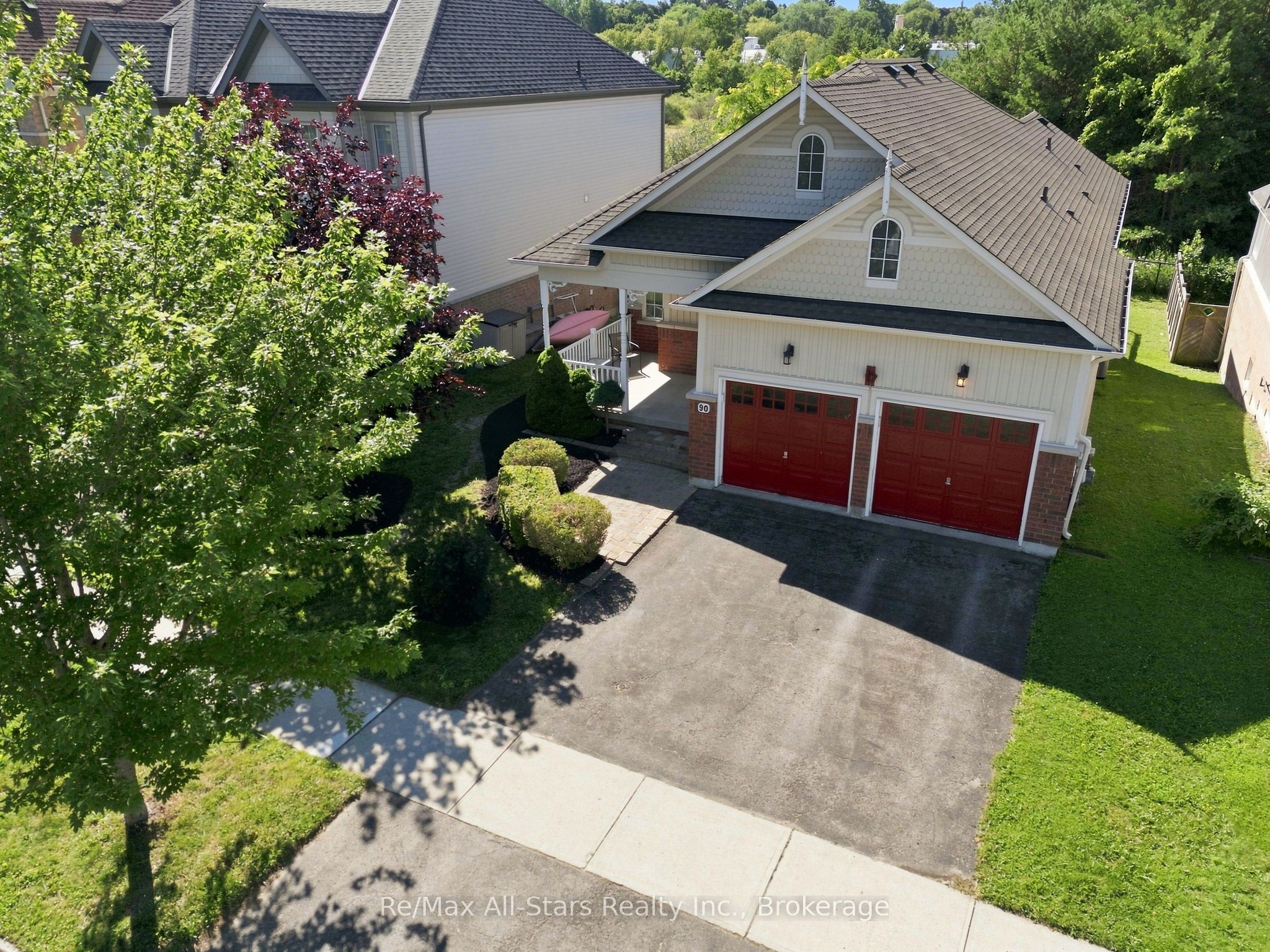 90 Roseborough Drive Property Photo 2