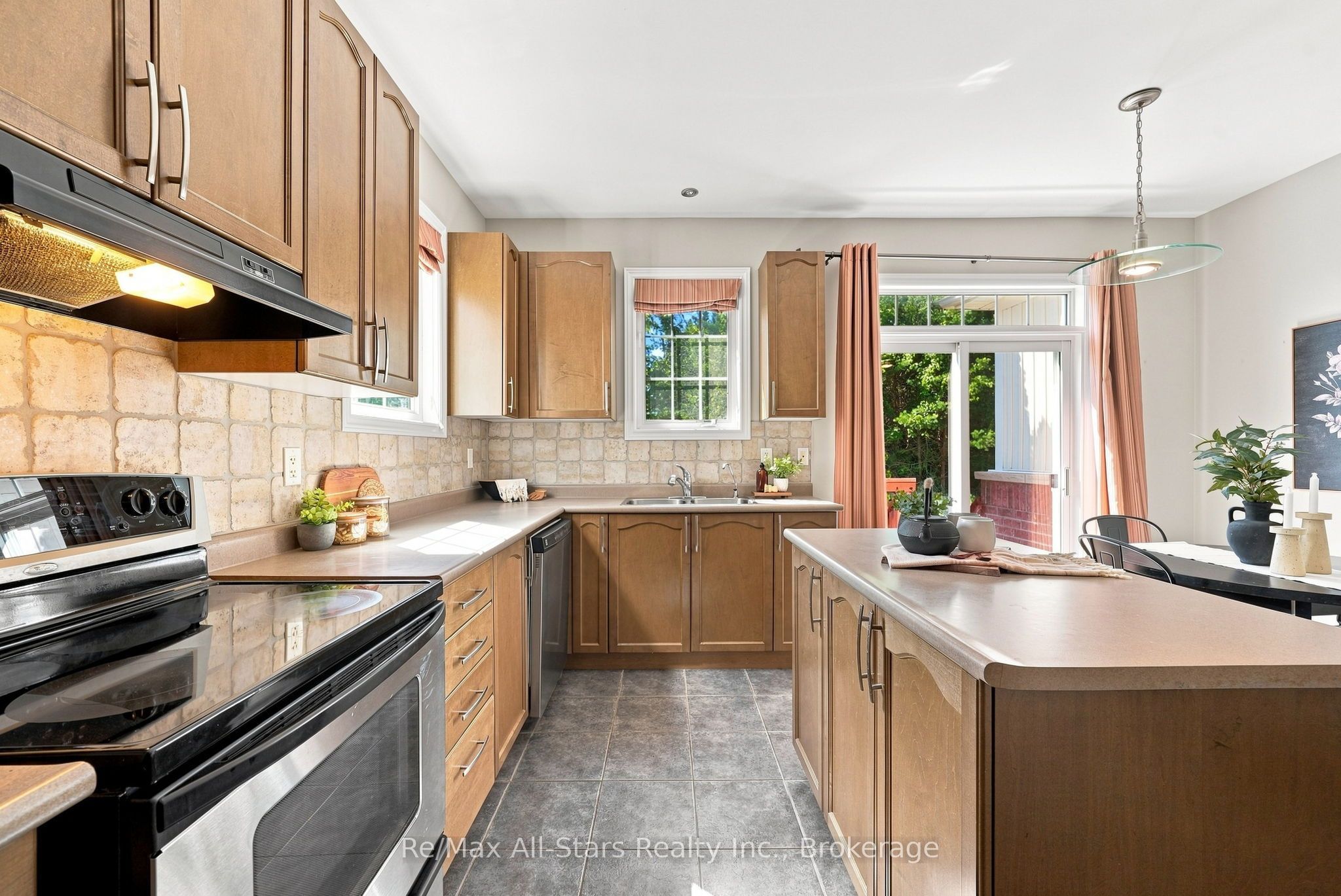 90 Roseborough Drive Property Photo 14