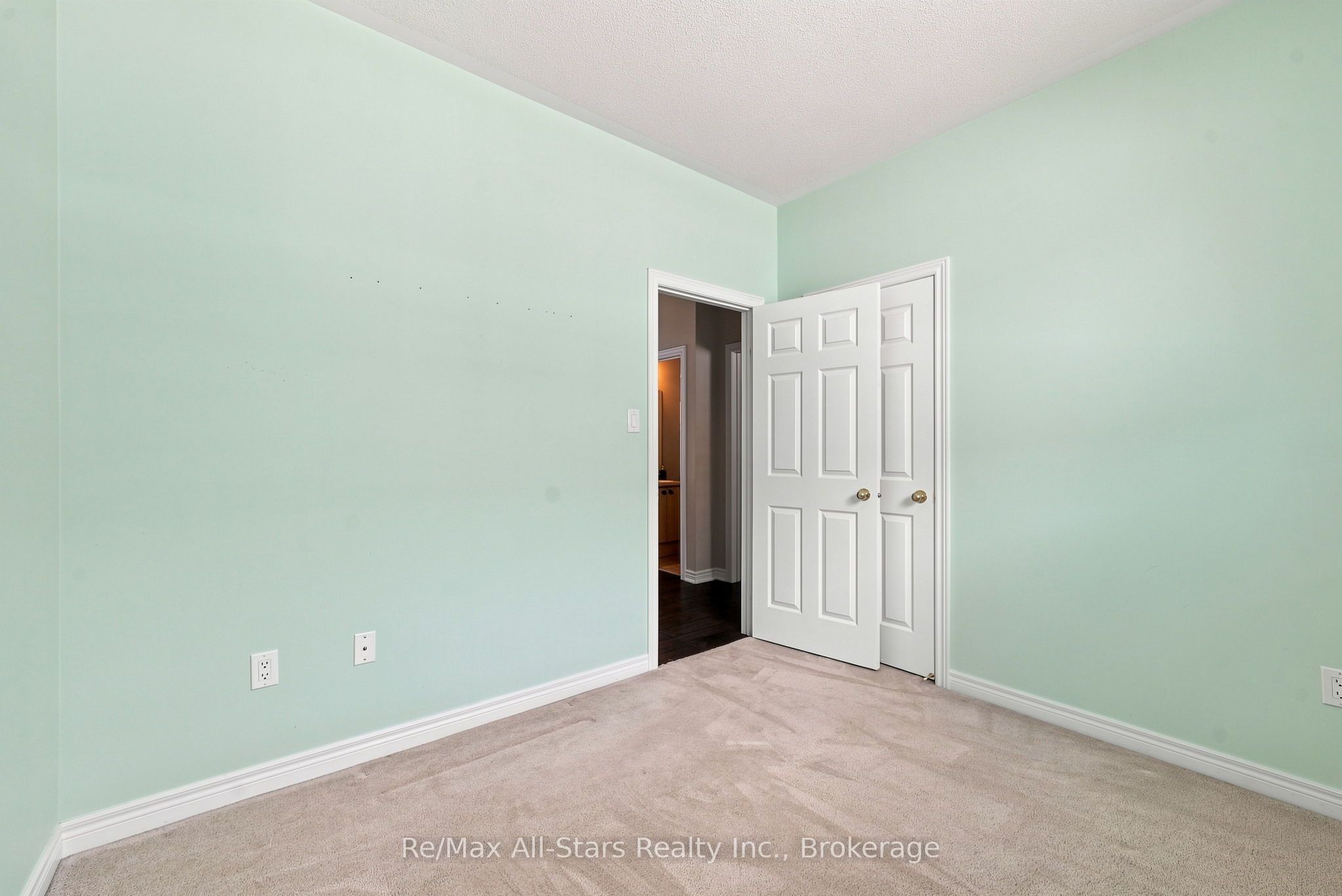 90 Roseborough Drive Property Photo 27