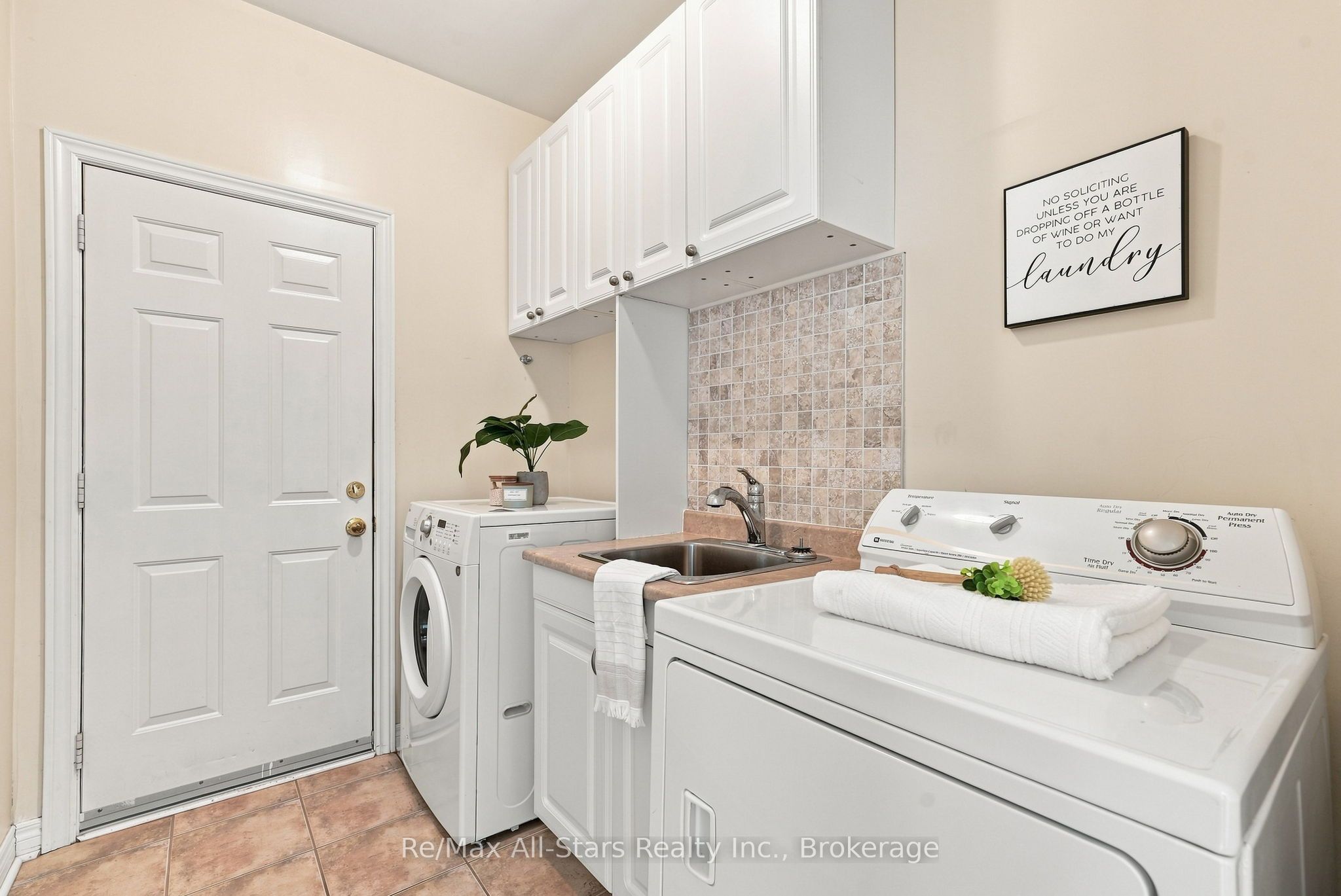 90 Roseborough Drive Property Photo 31