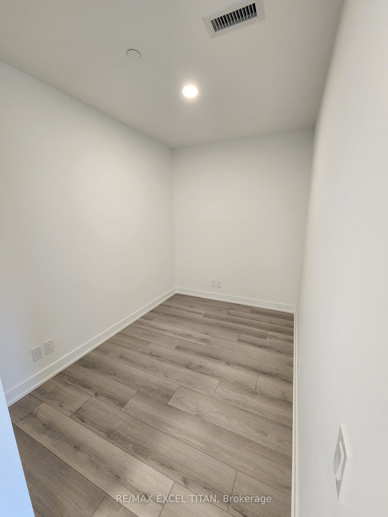20 Deans Drive S 307 Property Photo 11