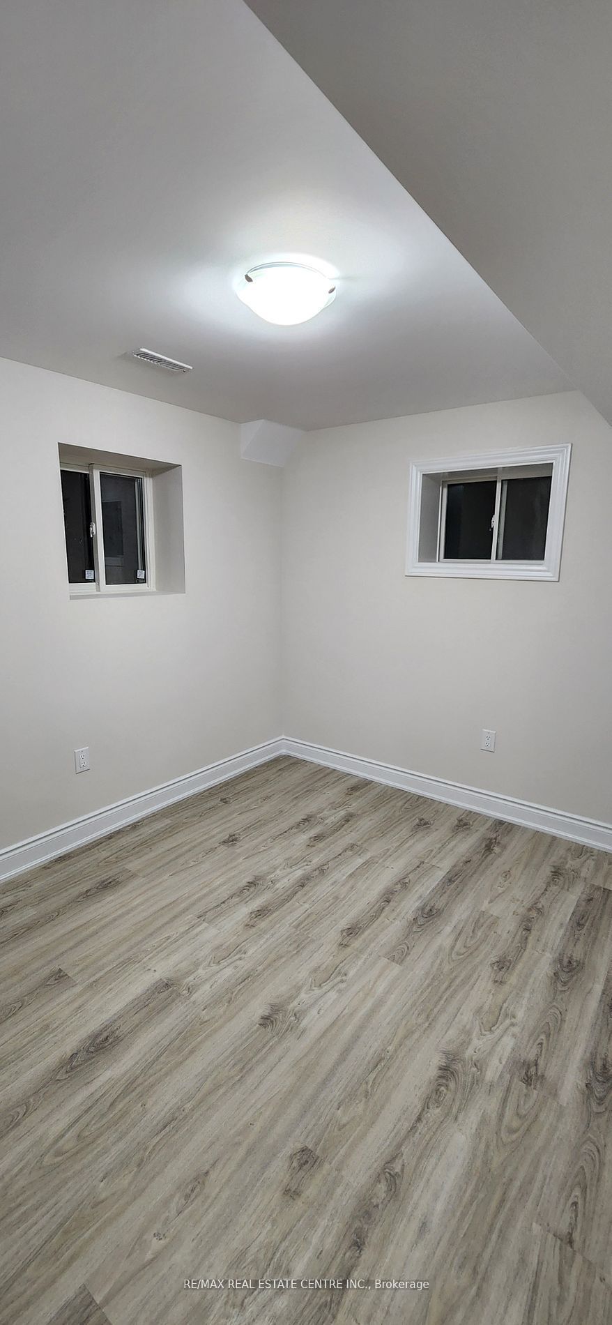 15 Dagwell Crescent Basement Property Photo 4