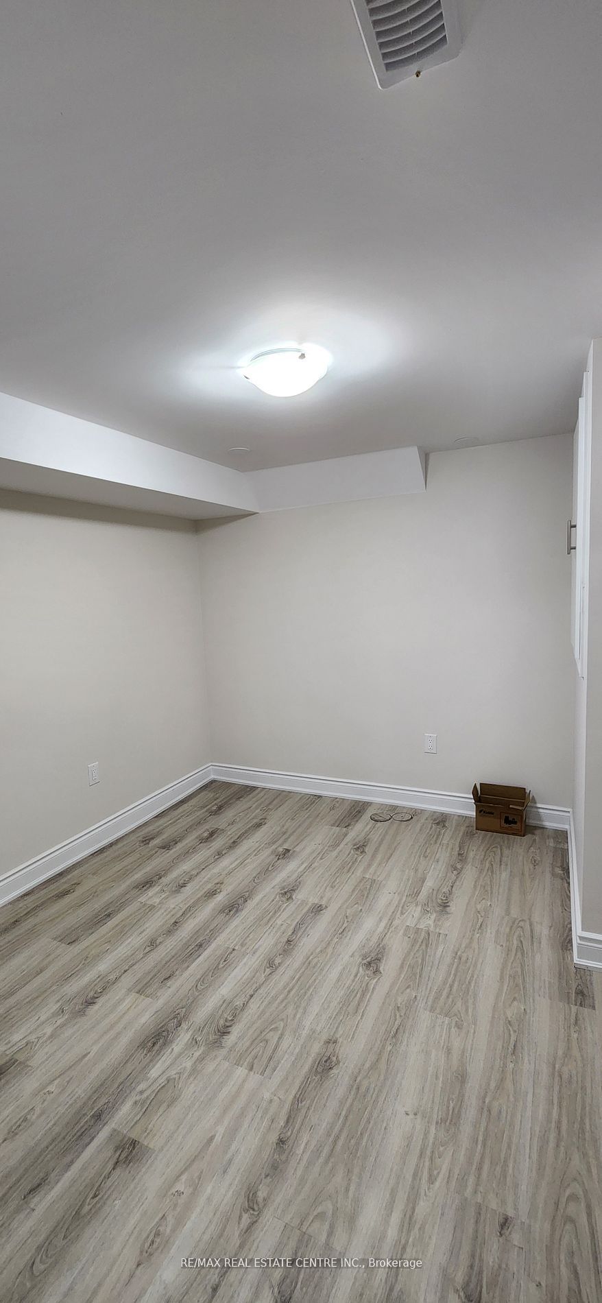 15 Dagwell Crescent Basement Property Photo 5