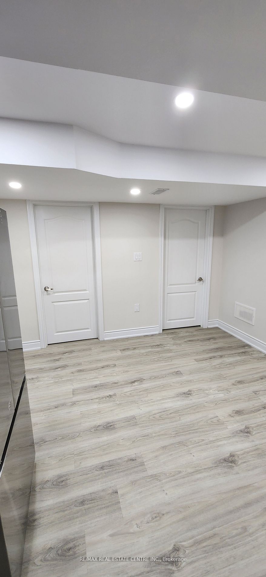 15 Dagwell Crescent Basement Property Photo 7