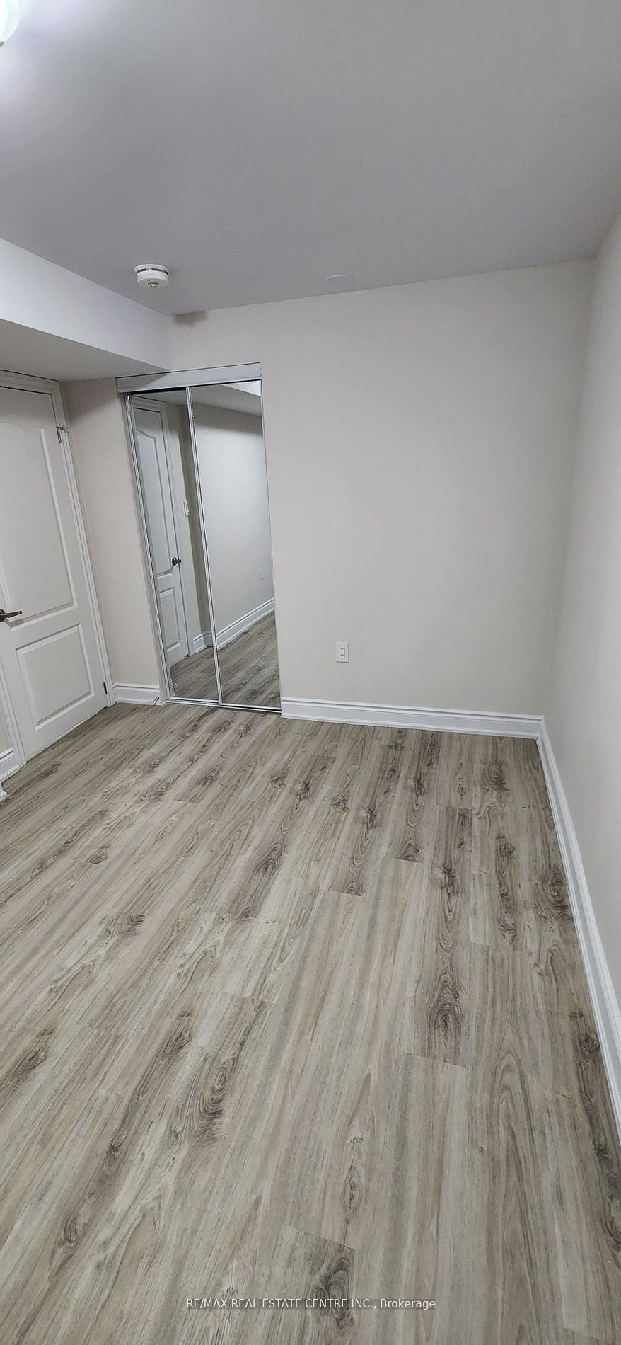 15 Dagwell Crescent Basement Property Photo 9