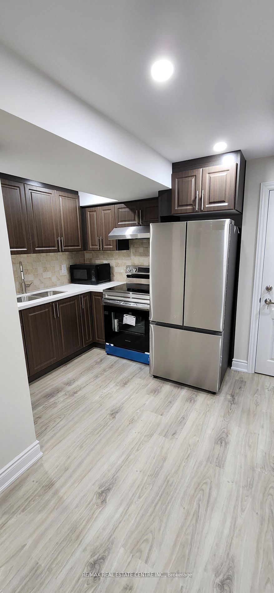 15 Dagwell Crescent Basement Property Photo 12