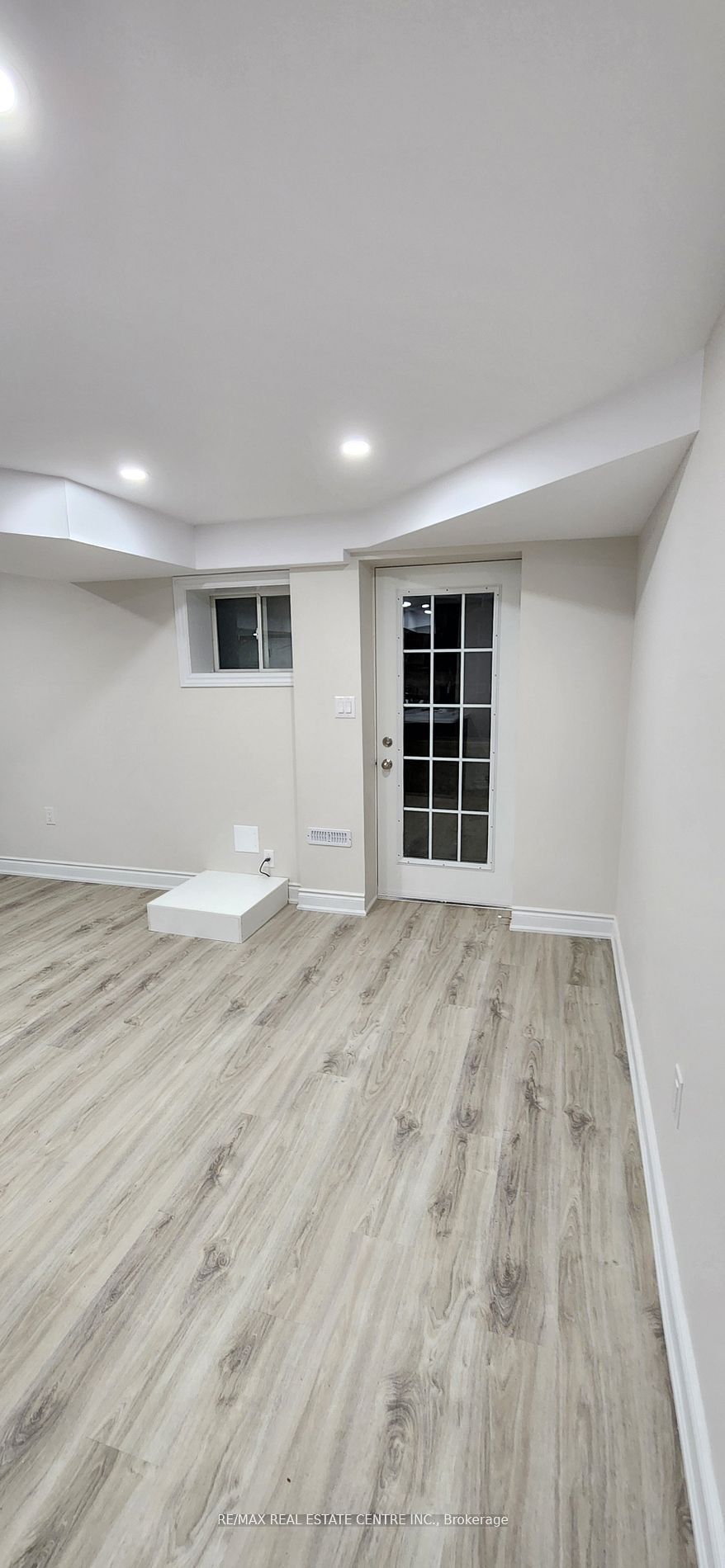 15 Dagwell Crescent Basement Property Photo 13