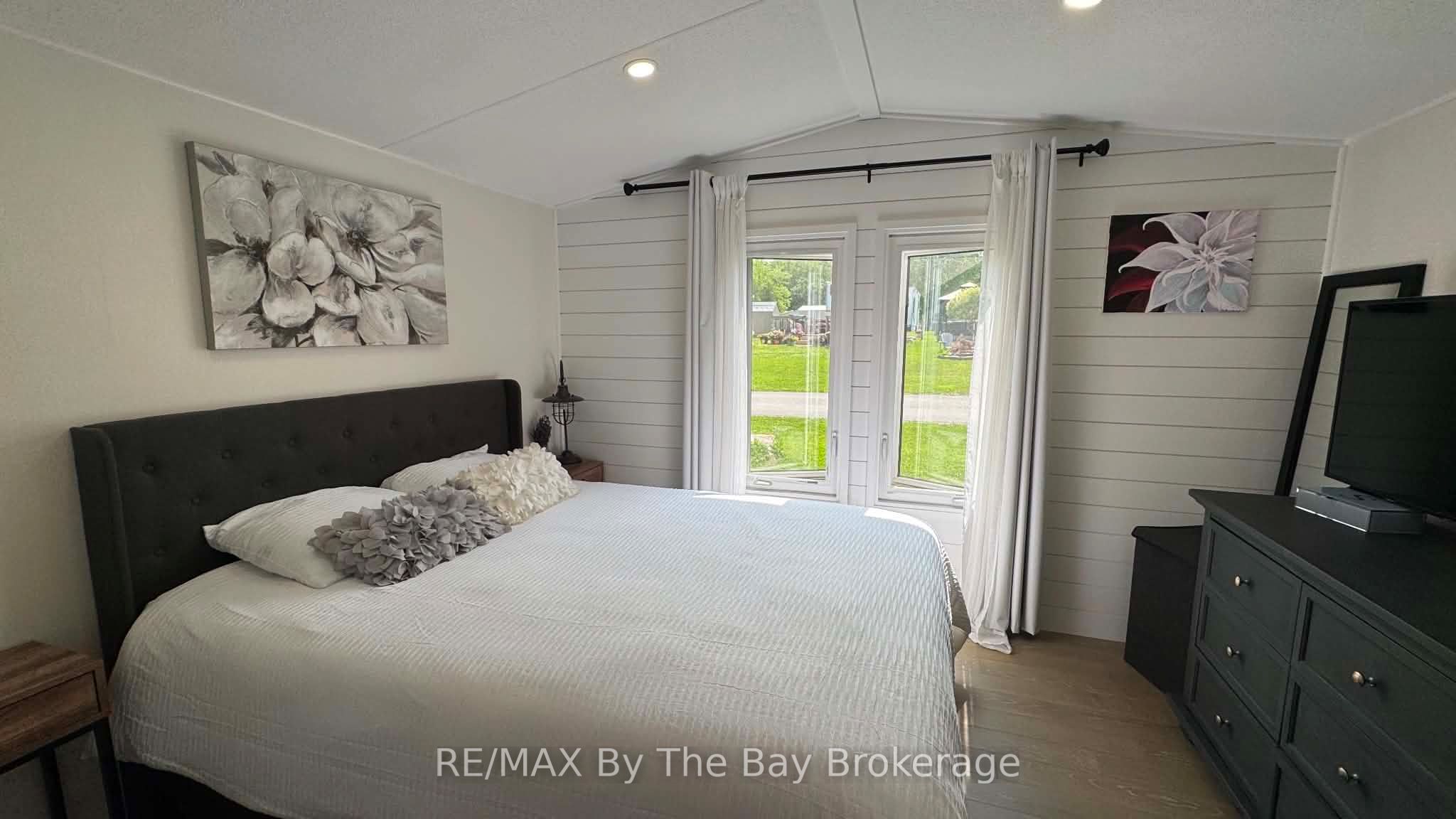225 Platten Boulevard 420 Property Photo 15