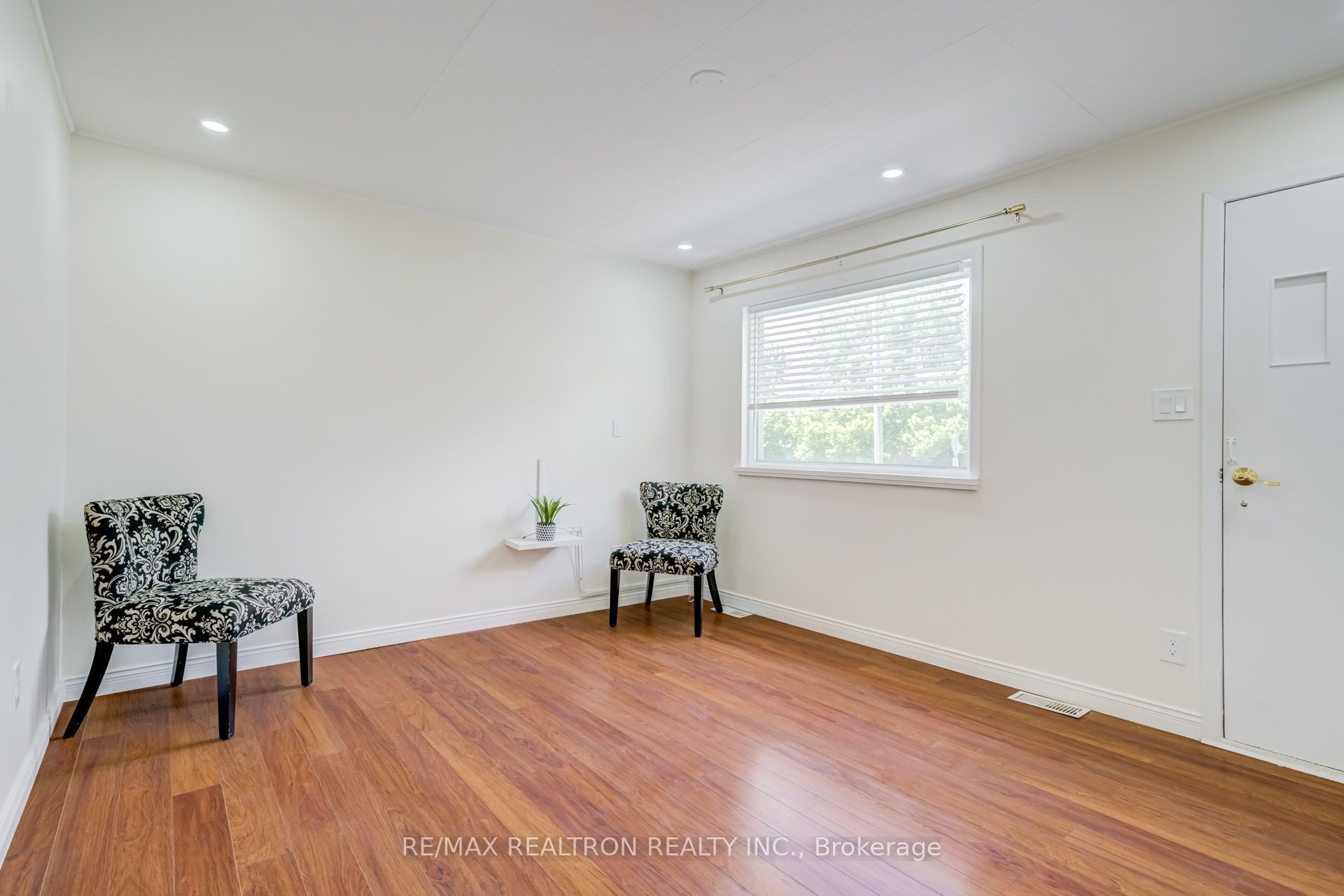 913 Pickering Beach Road Property Photo 7