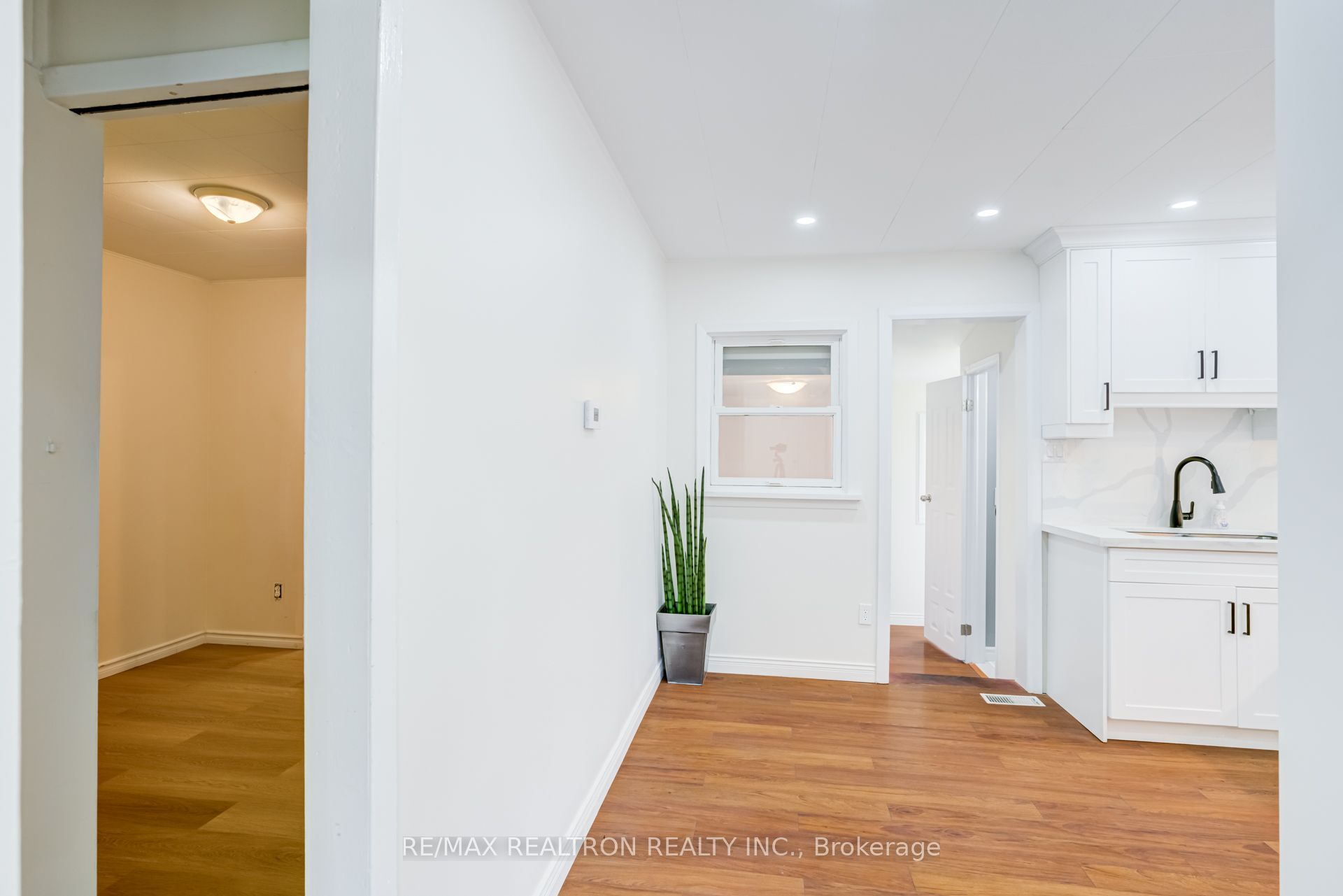 913 Pickering Beach Road Property Photo 9