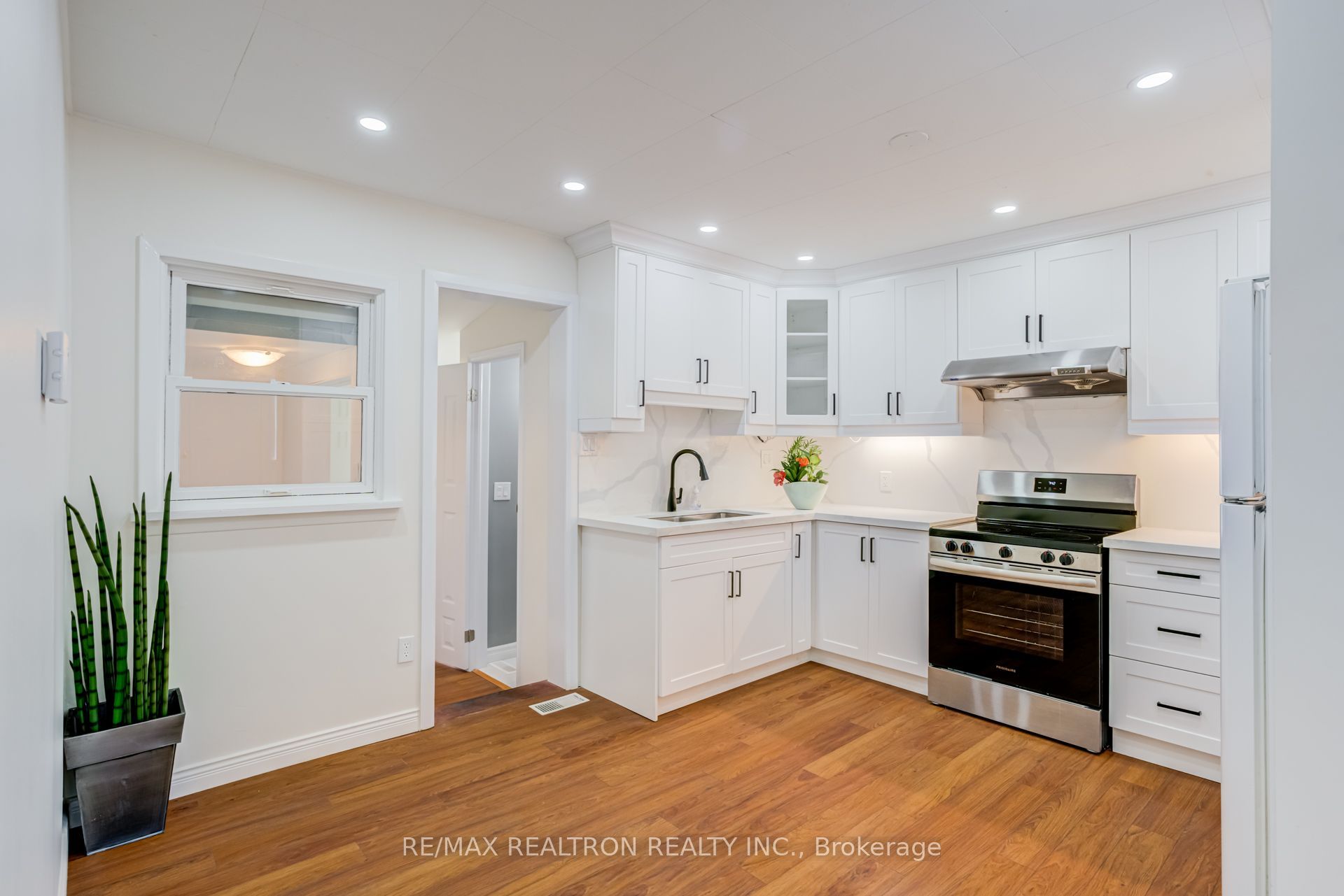 913 Pickering Beach Road Property Photo 10