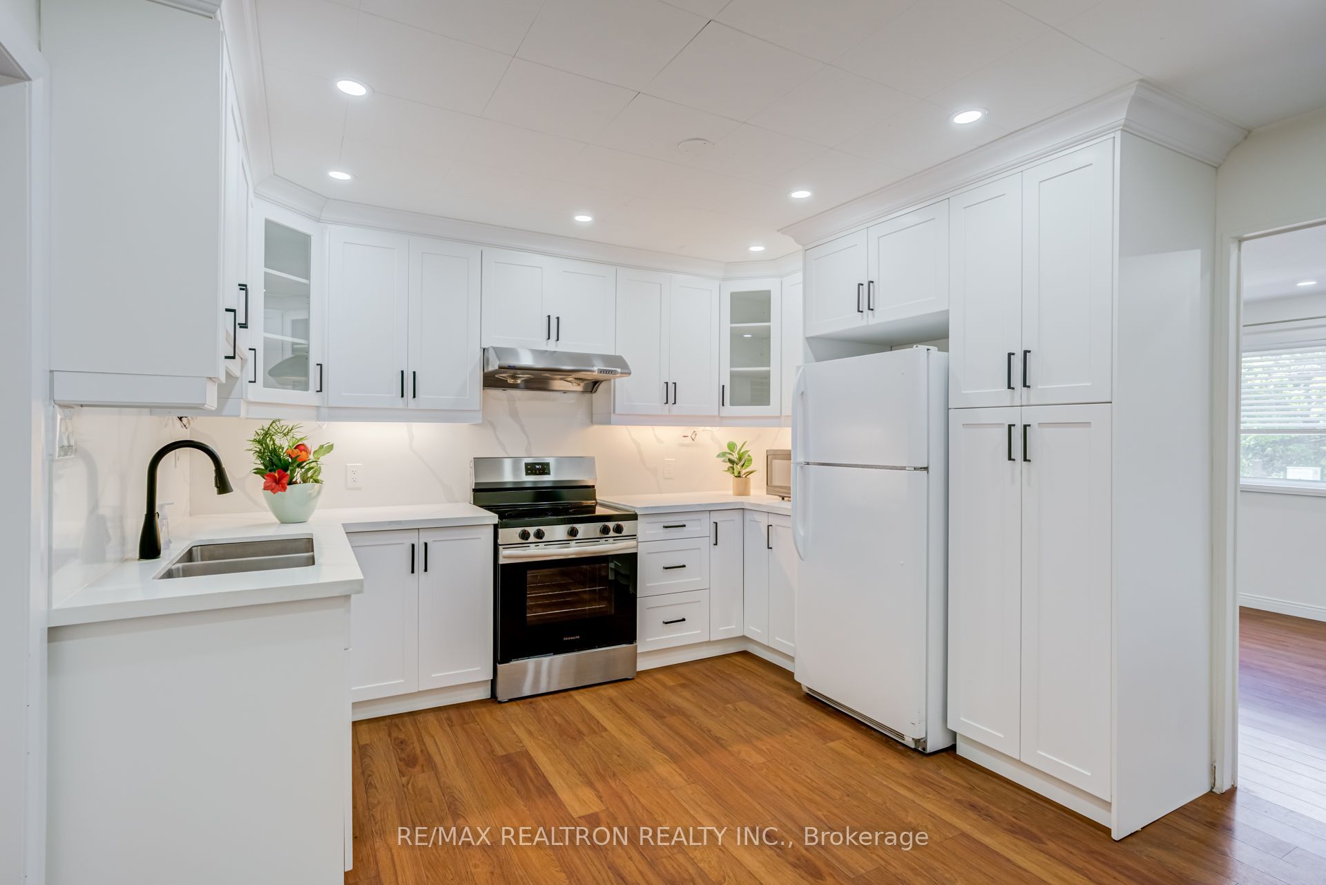 913 Pickering Beach Road Property Photo 13