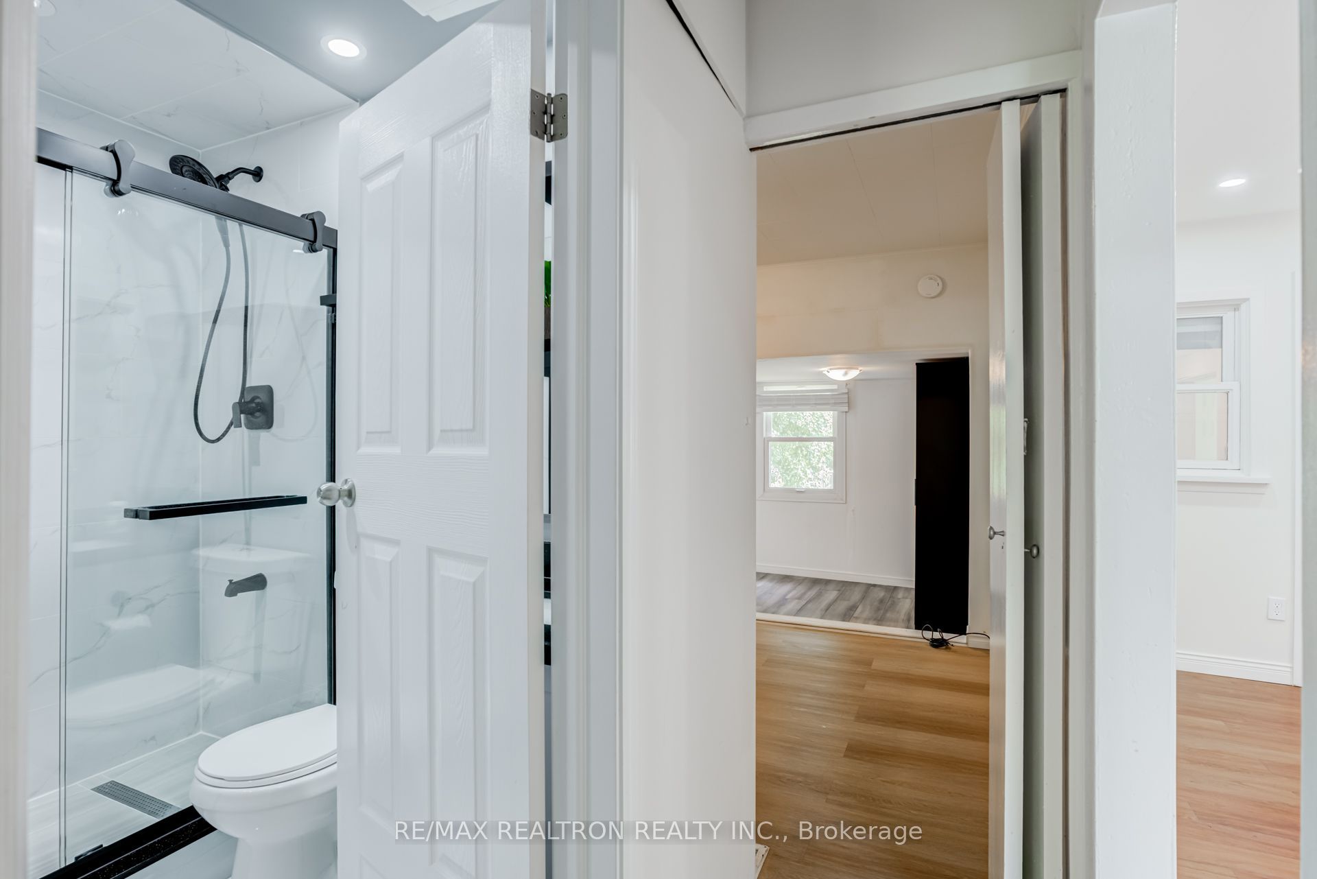 913 Pickering Beach Road Property Photo 16
