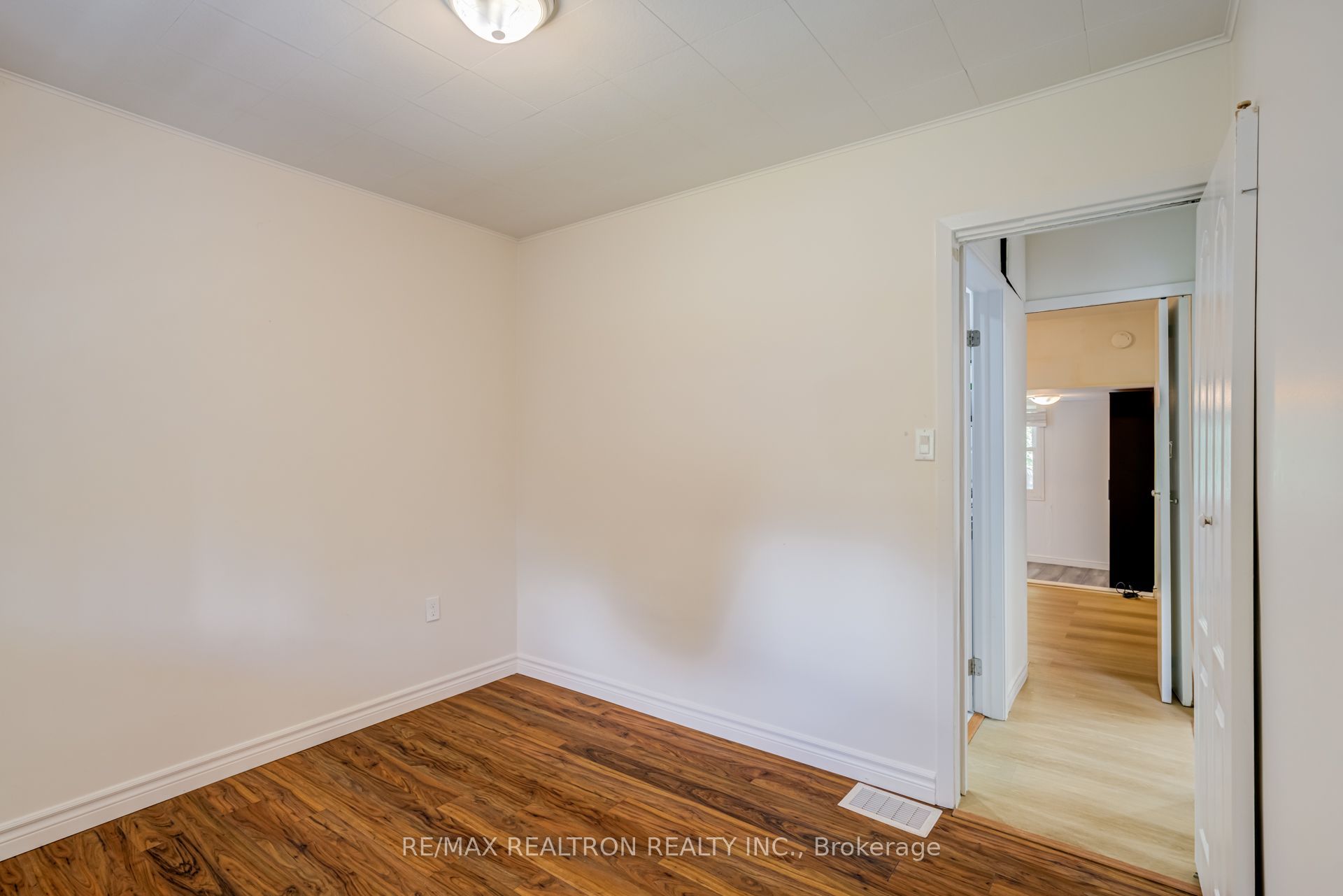 913 Pickering Beach Road Property Photo 19