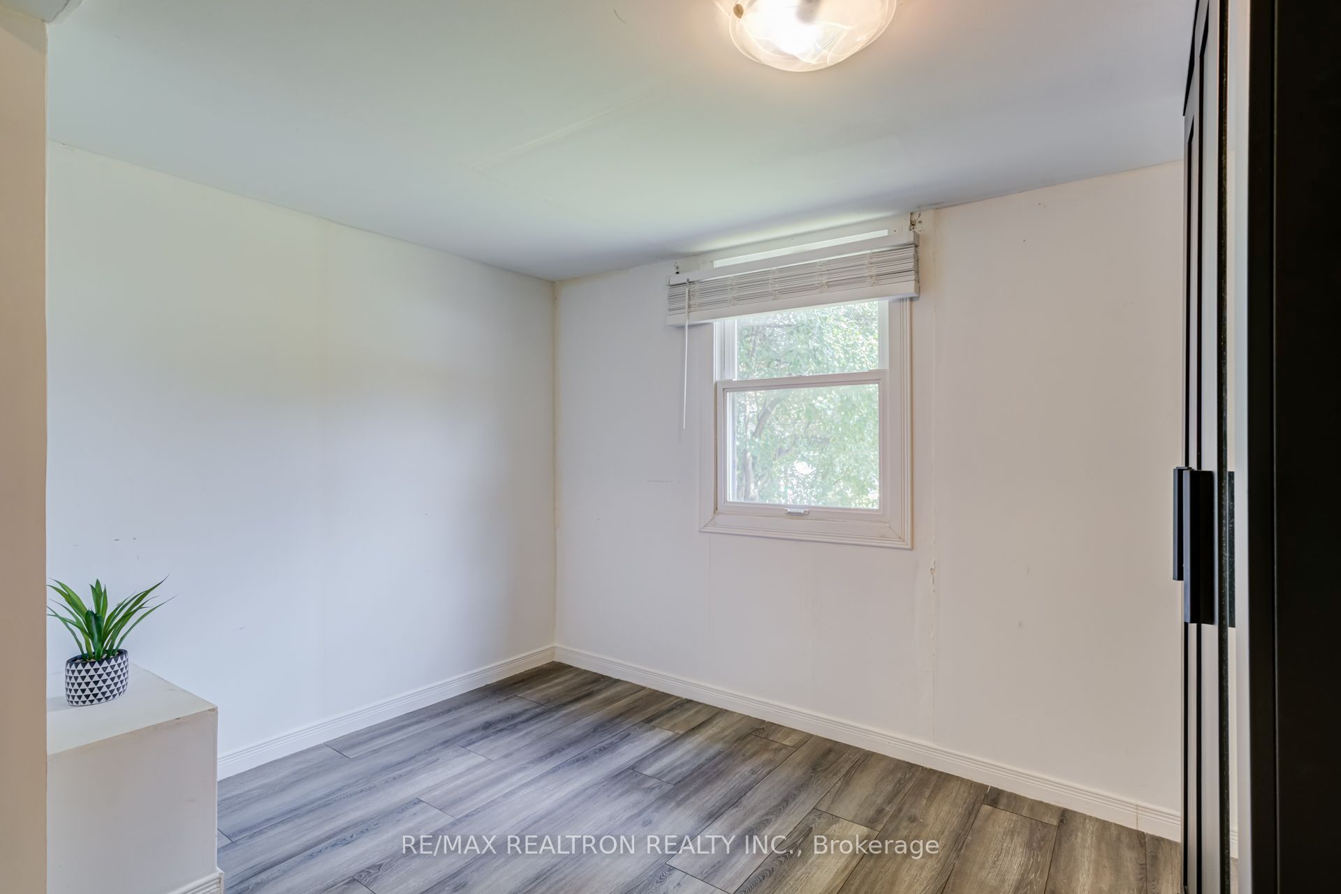 913 Pickering Beach Road Property Photo 22