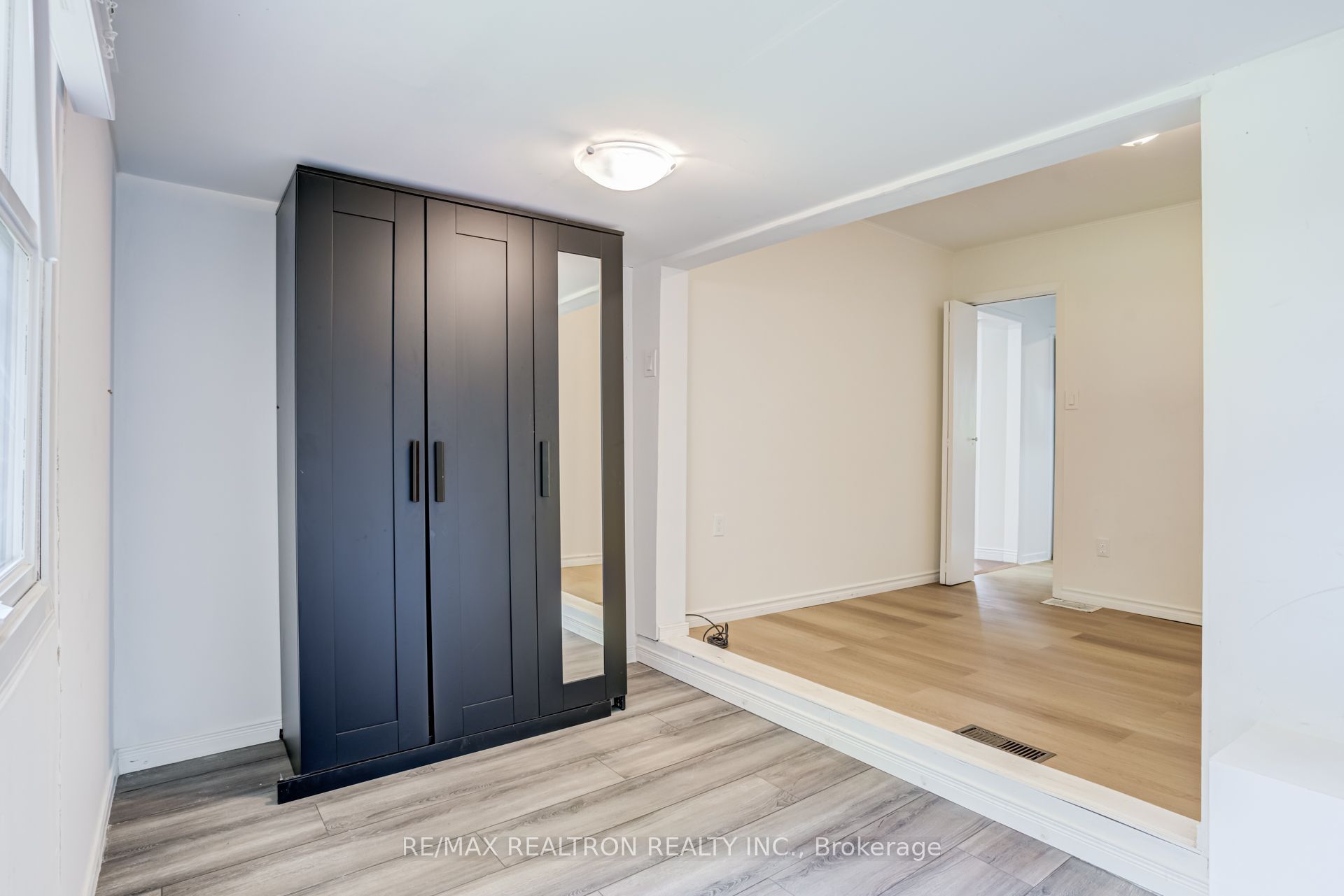 913 Pickering Beach Road Property Photo 23
