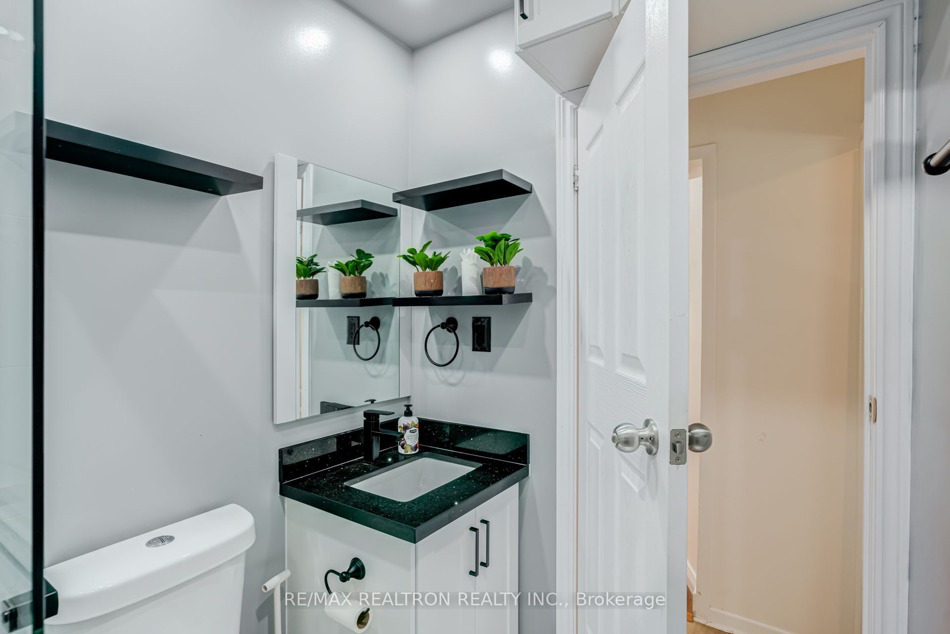 913 Pickering Beach Road Property Photo 26