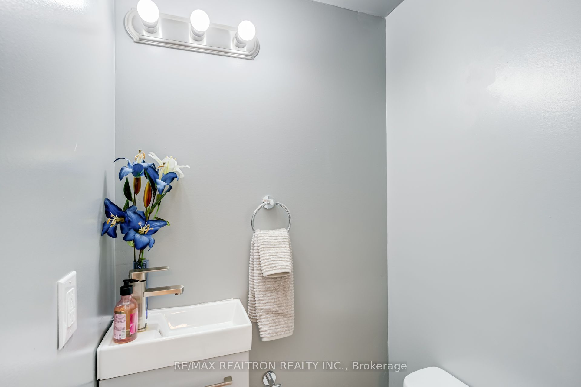 913 Pickering Beach Road Property Photo 28