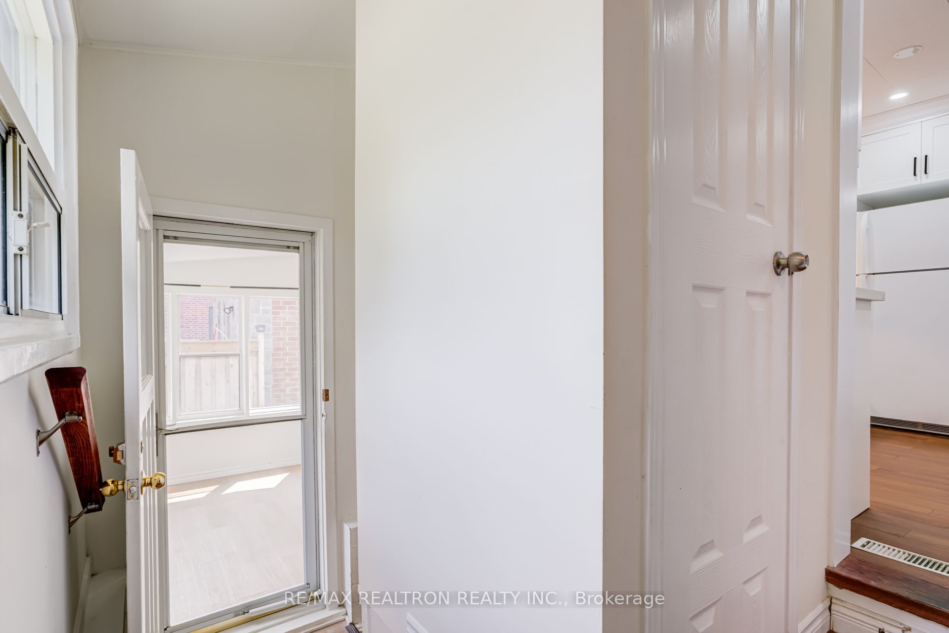 913 Pickering Beach Road Property Photo 31