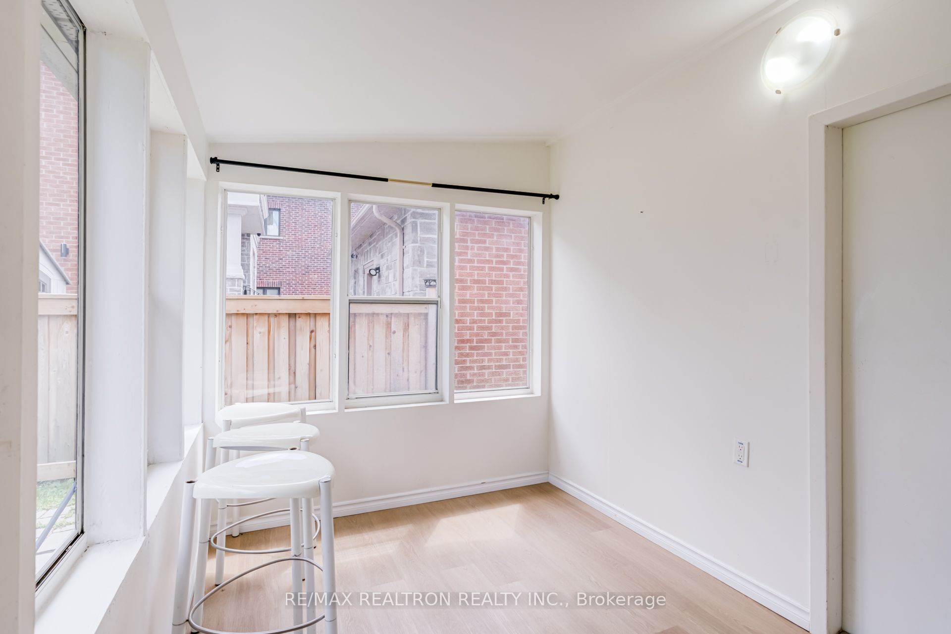 913 Pickering Beach Road Property Photo 32