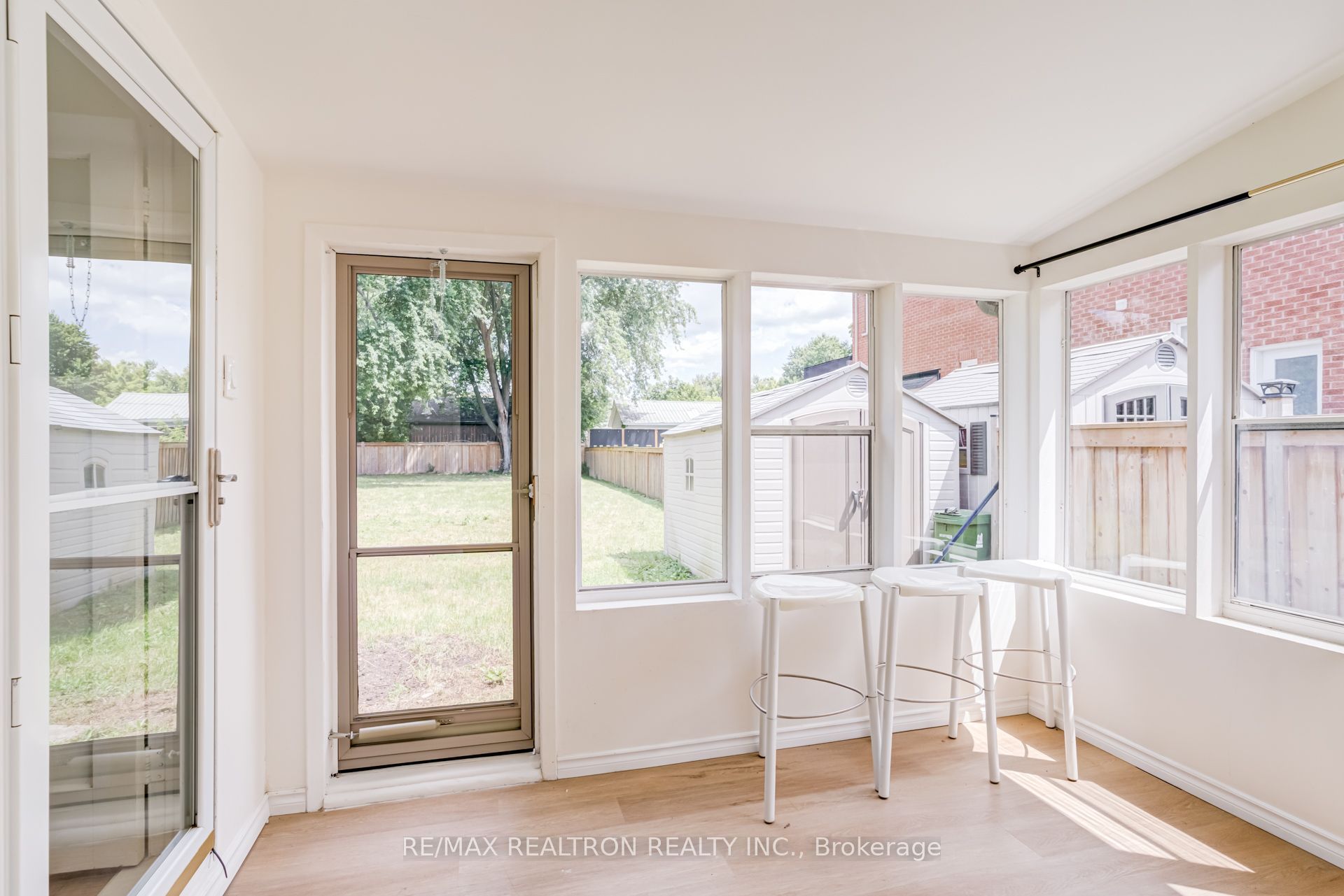 913 Pickering Beach Road Property Photo 34