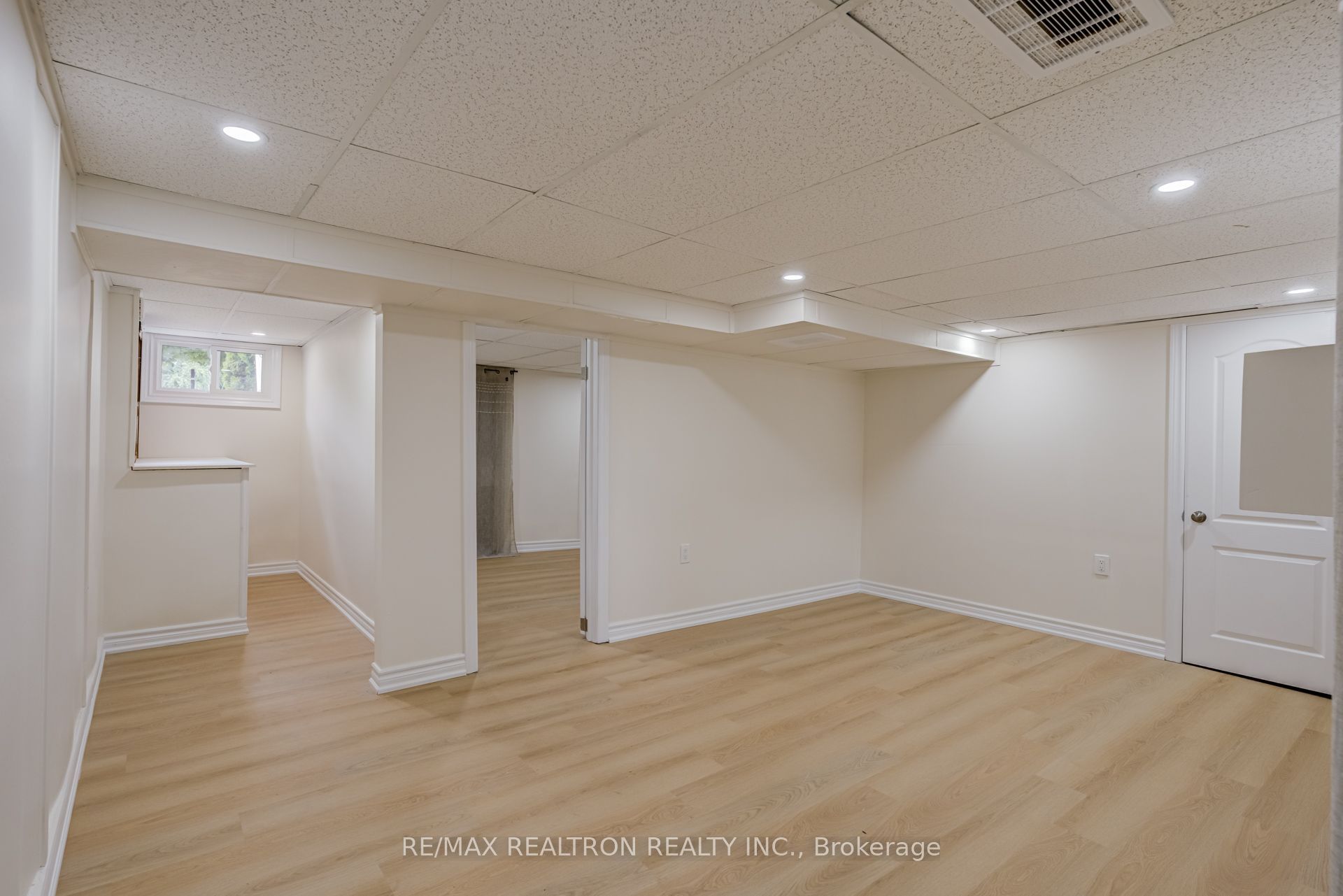 913 Pickering Beach Road Property Photo 35