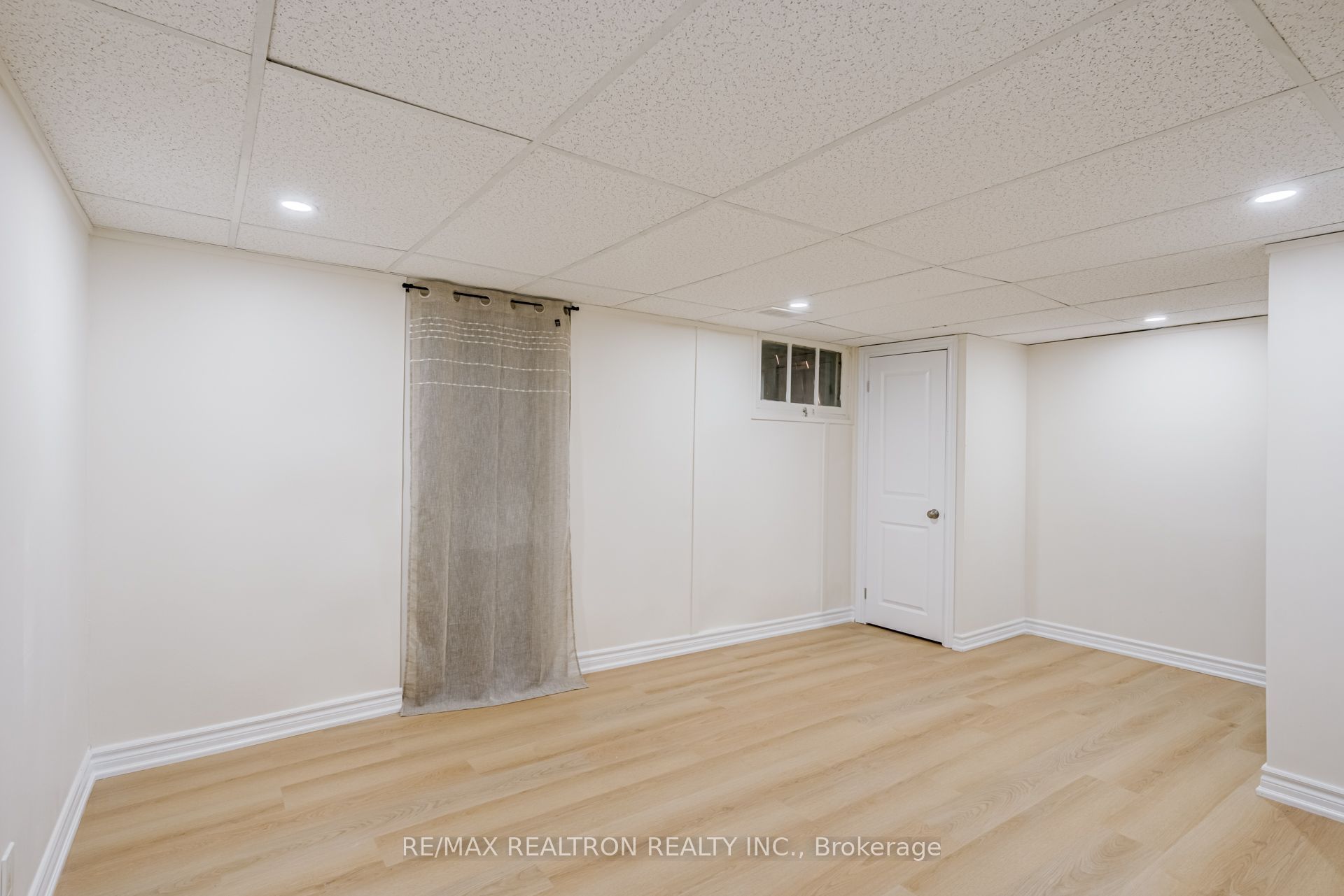 913 Pickering Beach Road Property Photo 38