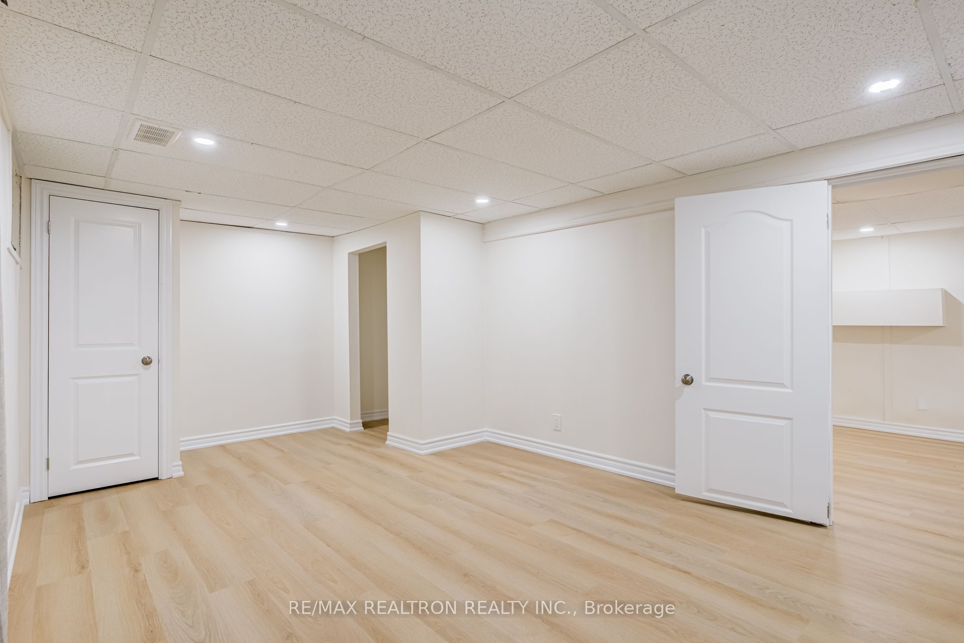 913 Pickering Beach Road Property Photo 39