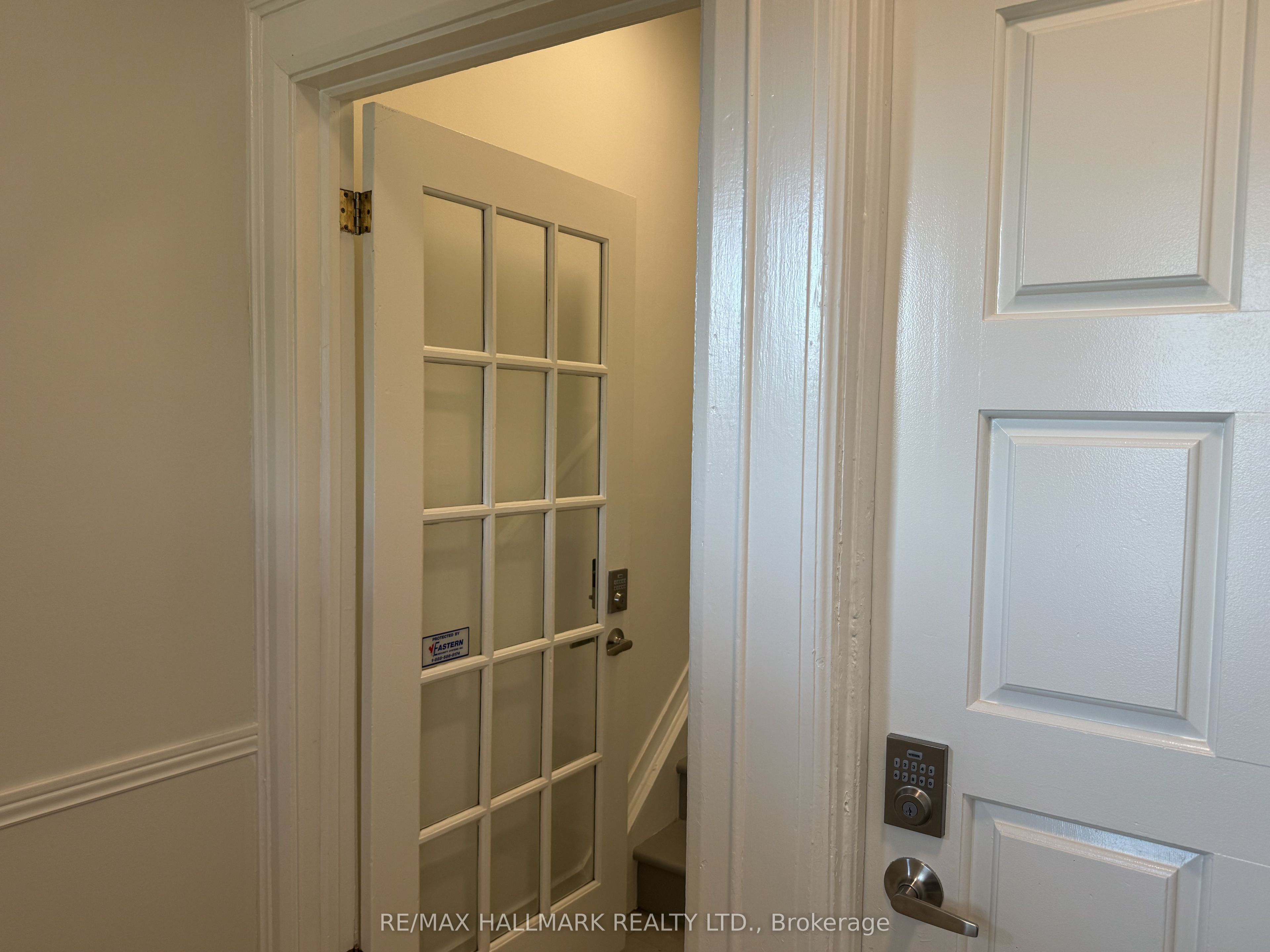 553 Broadview Avenue Upper Property Photo 3
