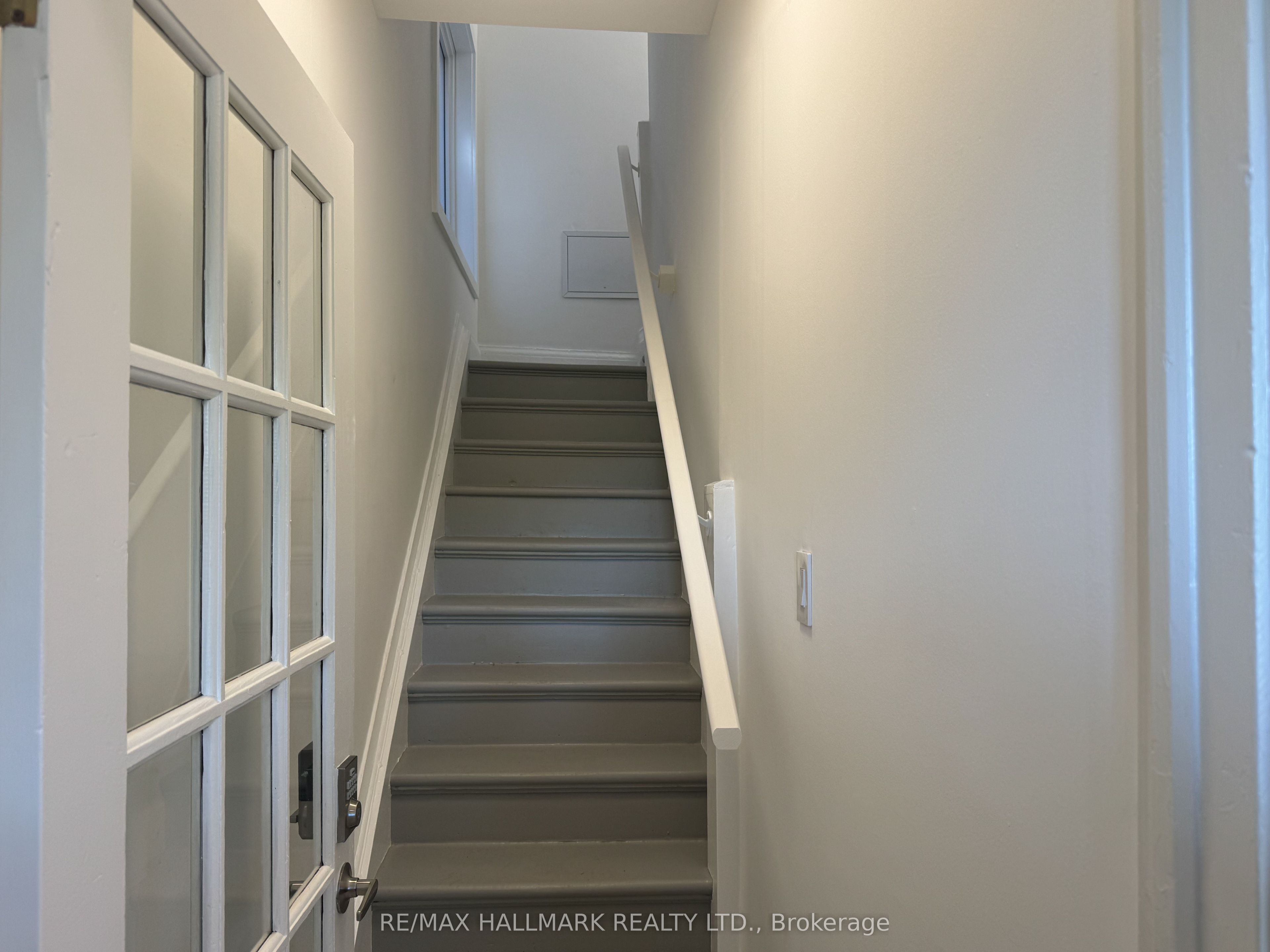 553 Broadview Avenue Upper Property Photo 4
