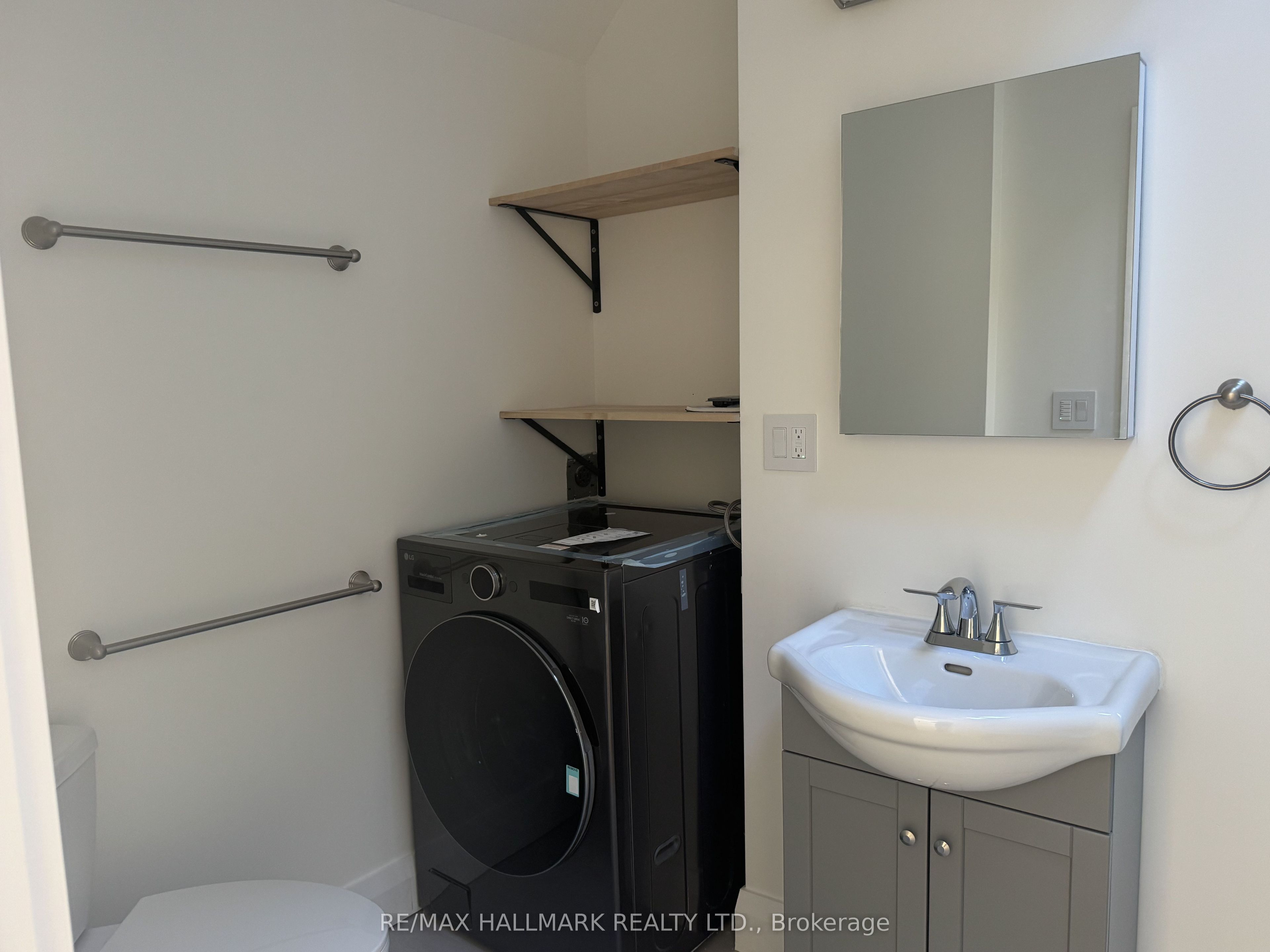 553 Broadview Avenue Upper Property Photo 12