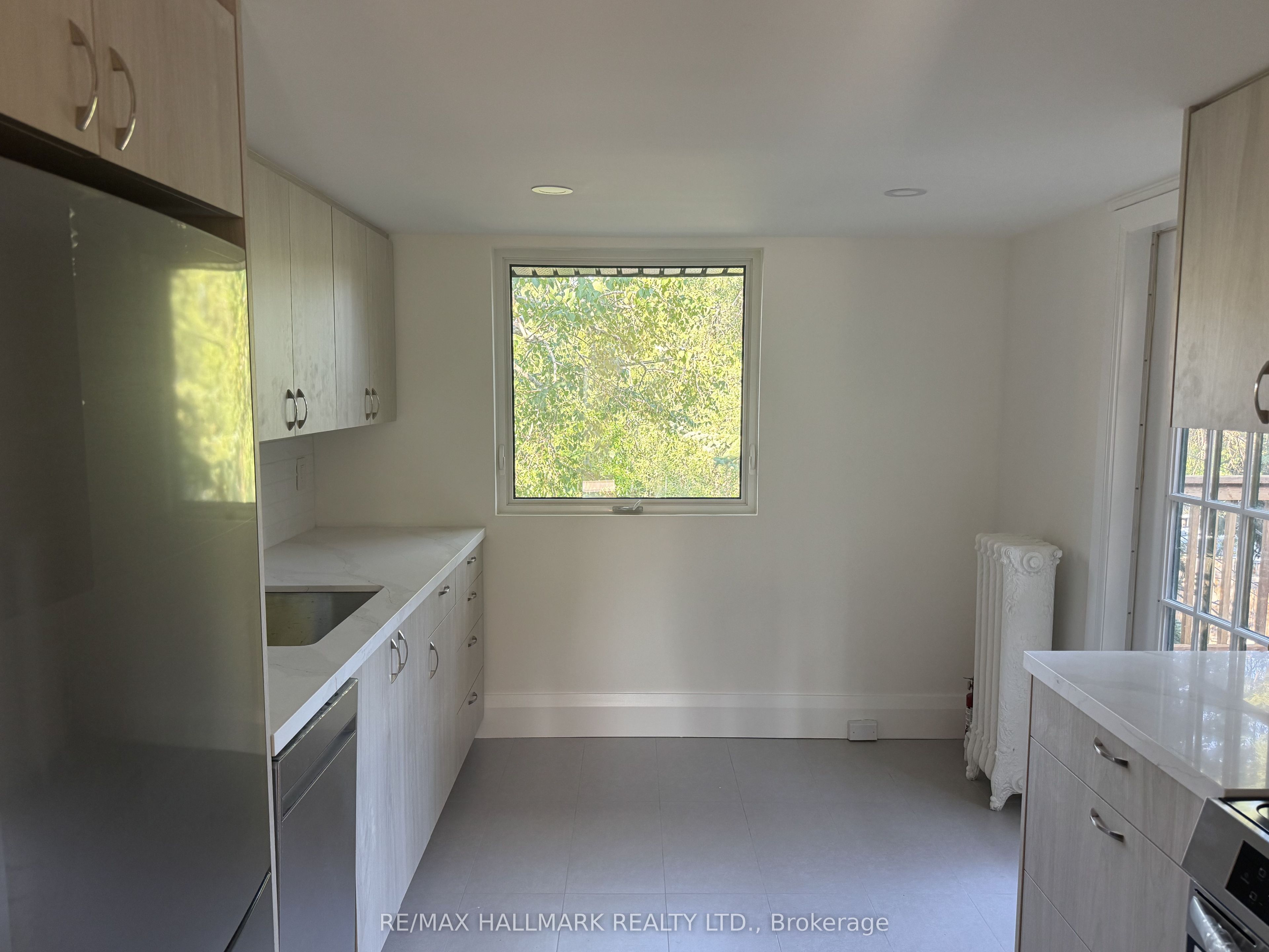553 Broadview Avenue Upper Property Photo 14