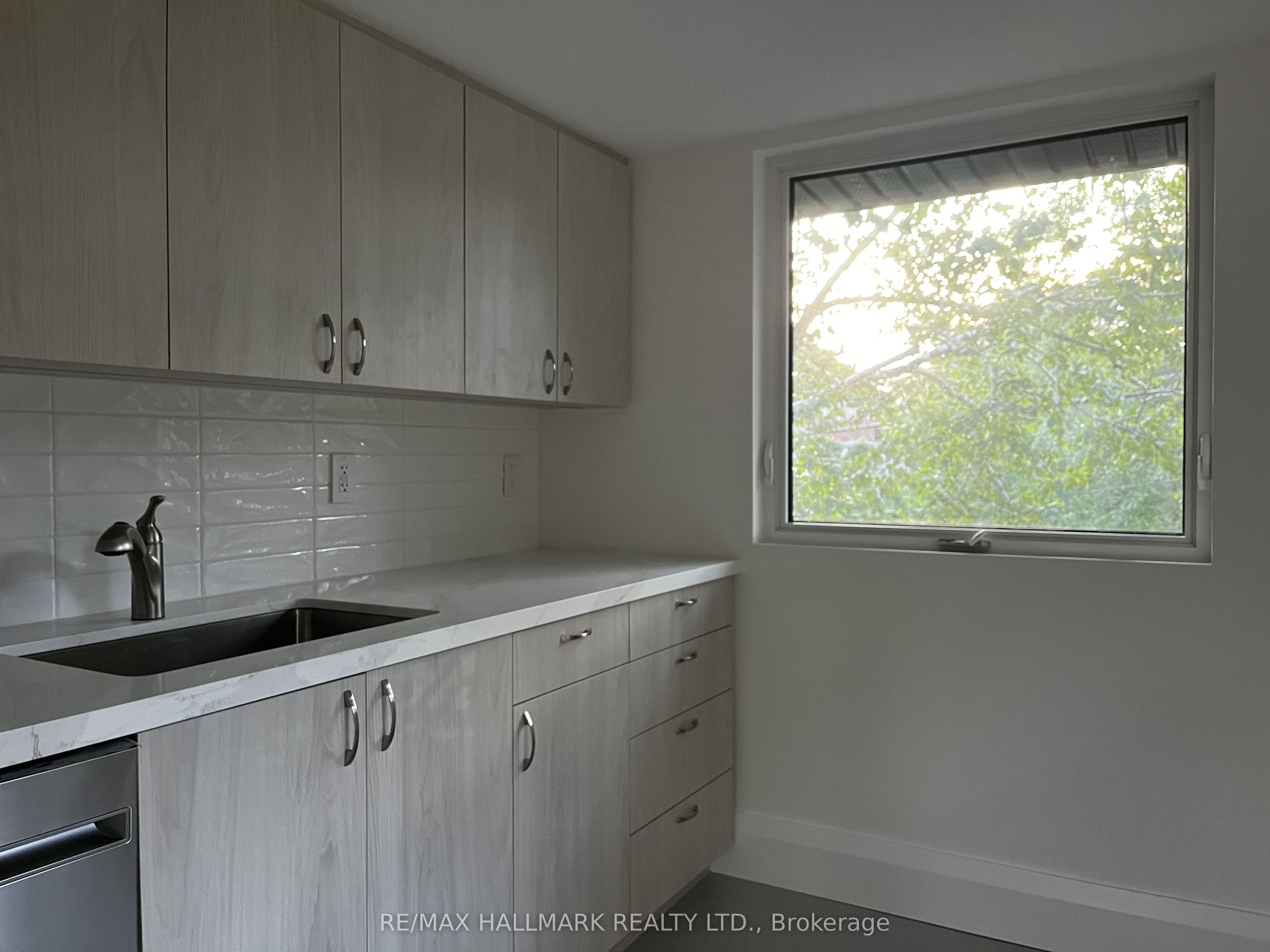 553 Broadview Avenue Upper Property Photo 15