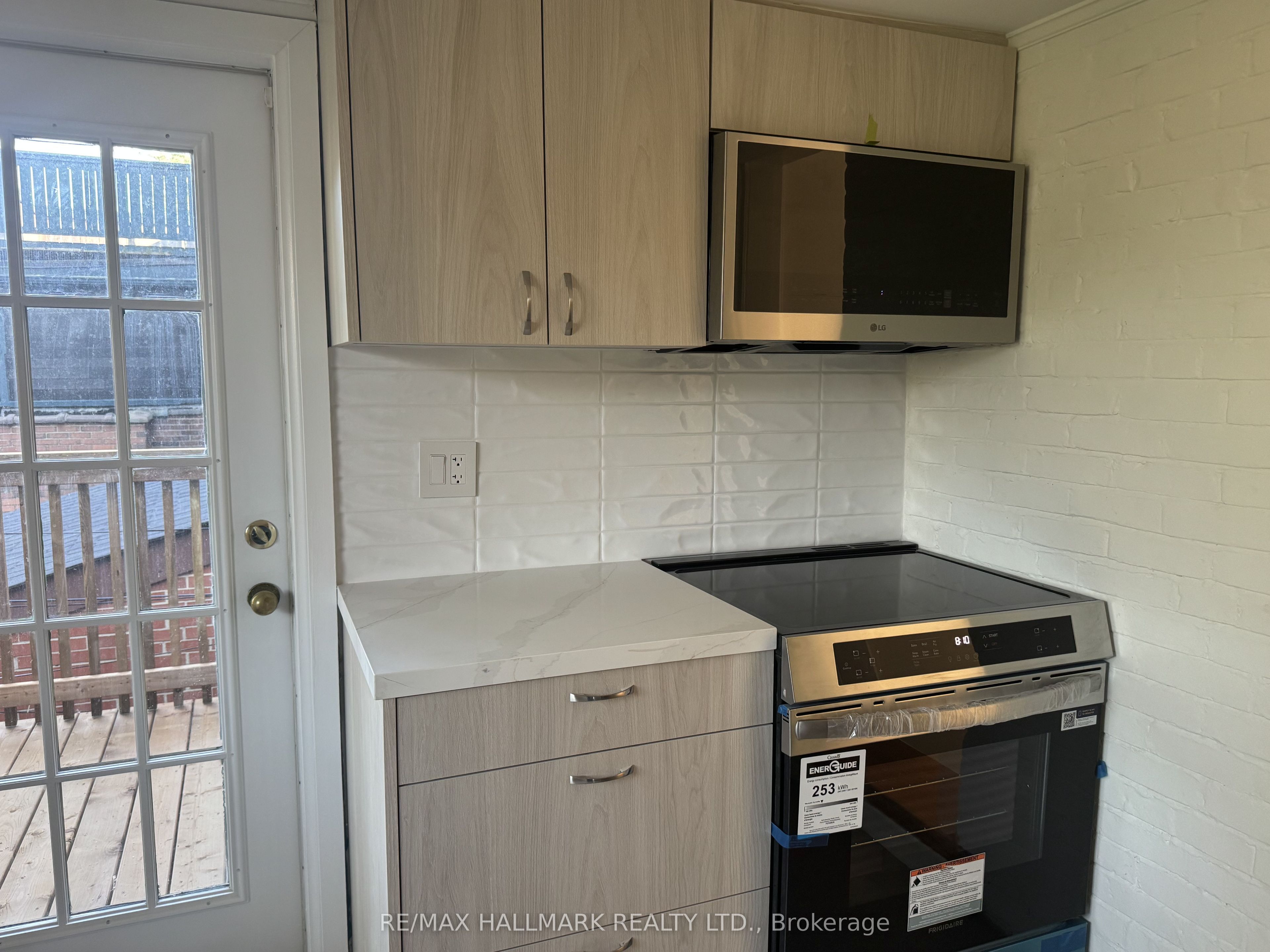 553 Broadview Avenue Upper Property Photo 16