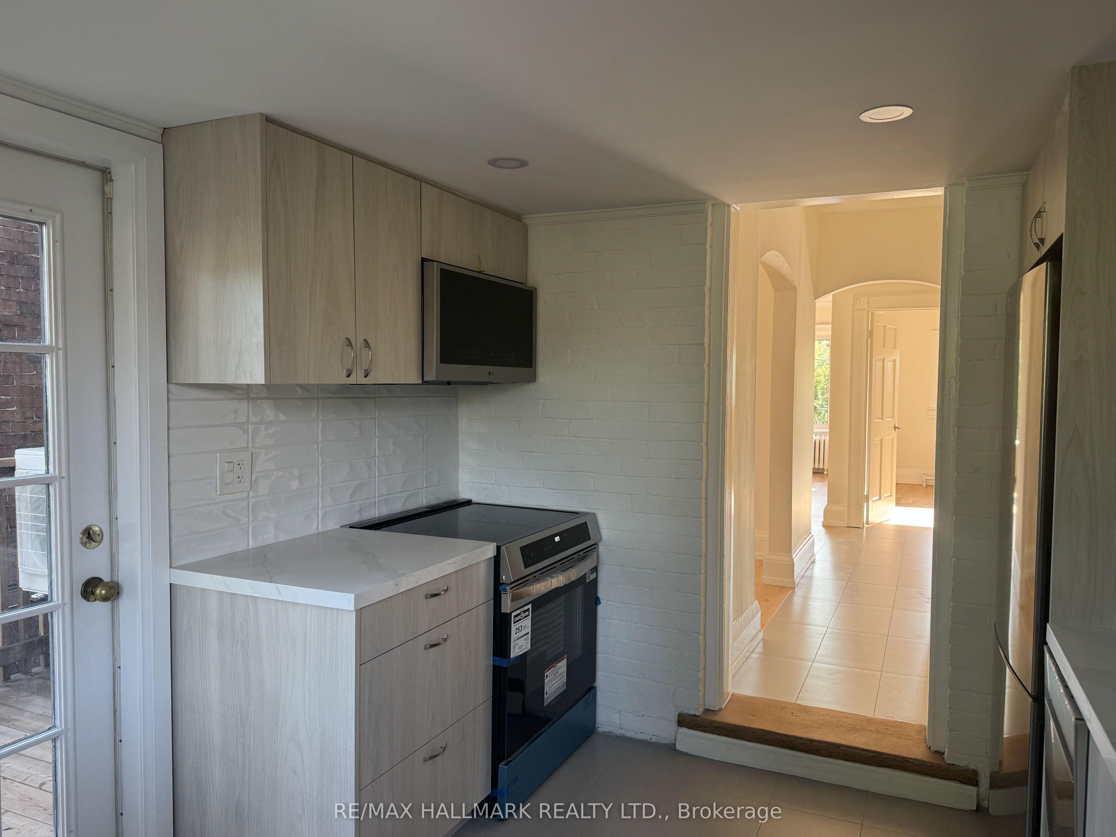 553 Broadview Avenue Upper Property Photo 18