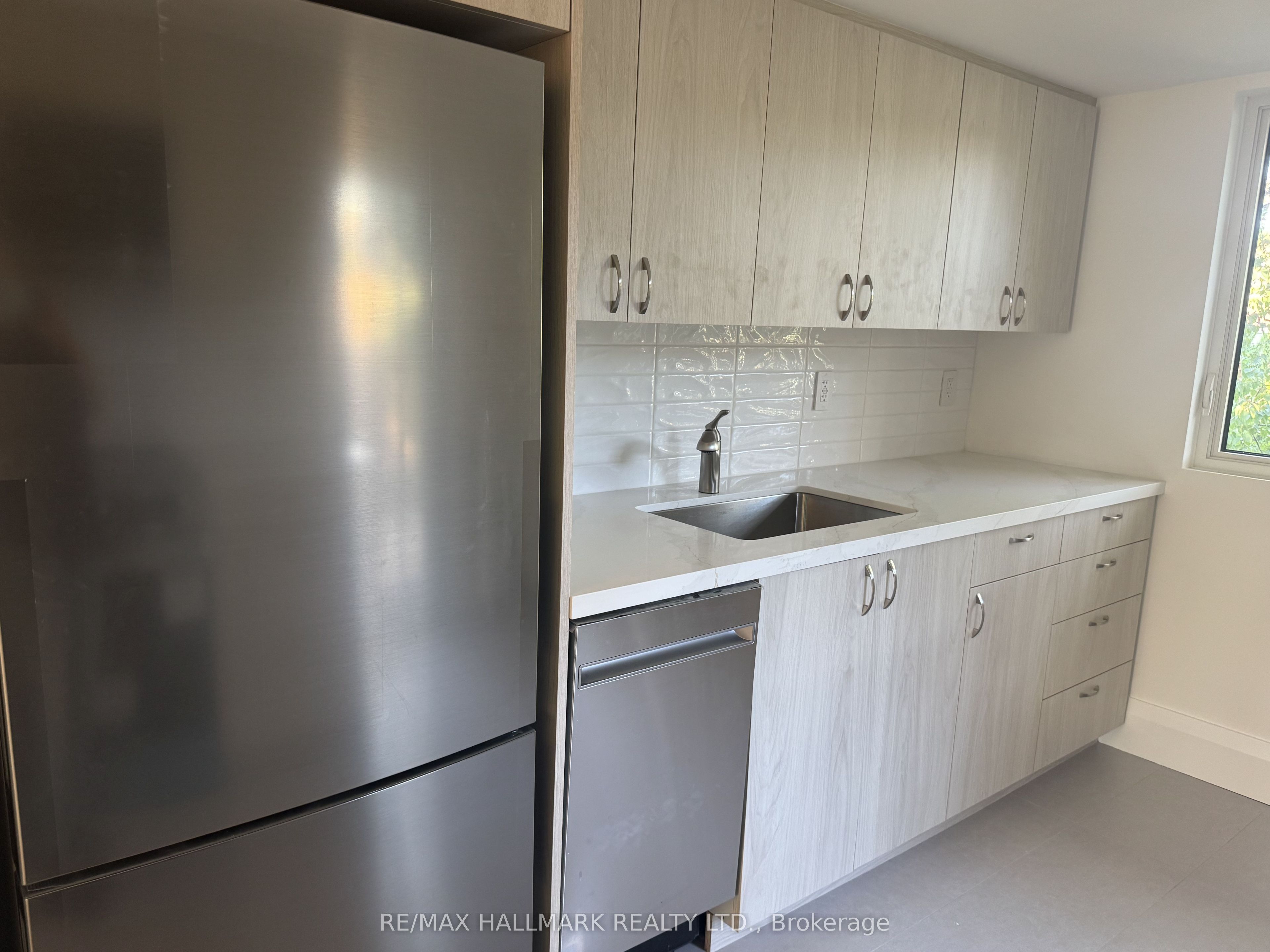 553 Broadview Avenue Upper Property Photo 19