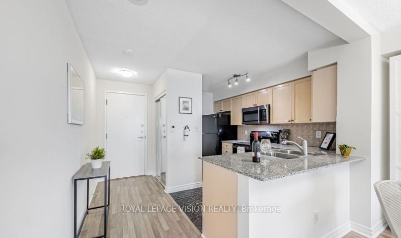83 Borough Drive 1410 Property Photo 4