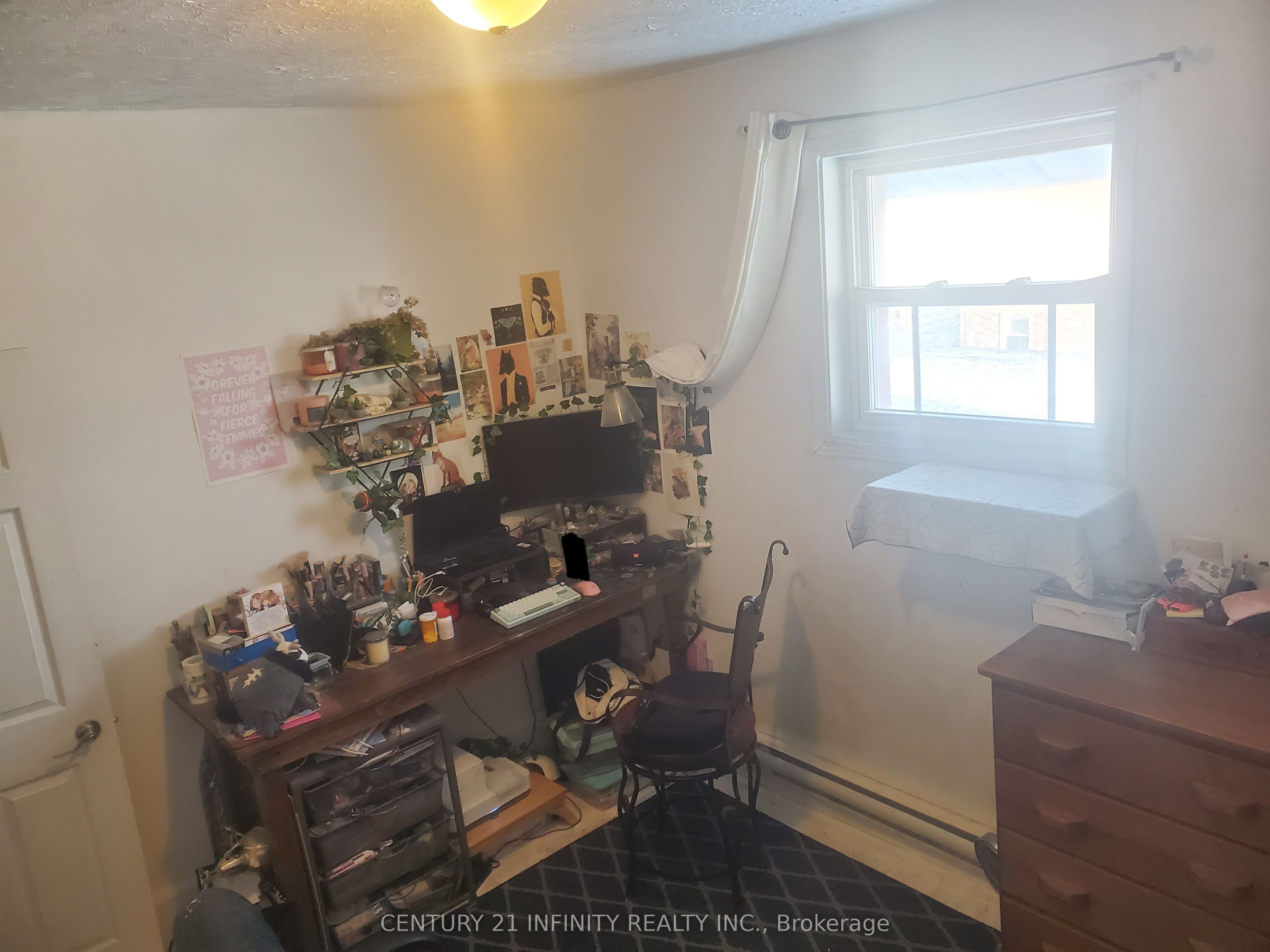 134 Simcoe Street S 2 Property Photo 4