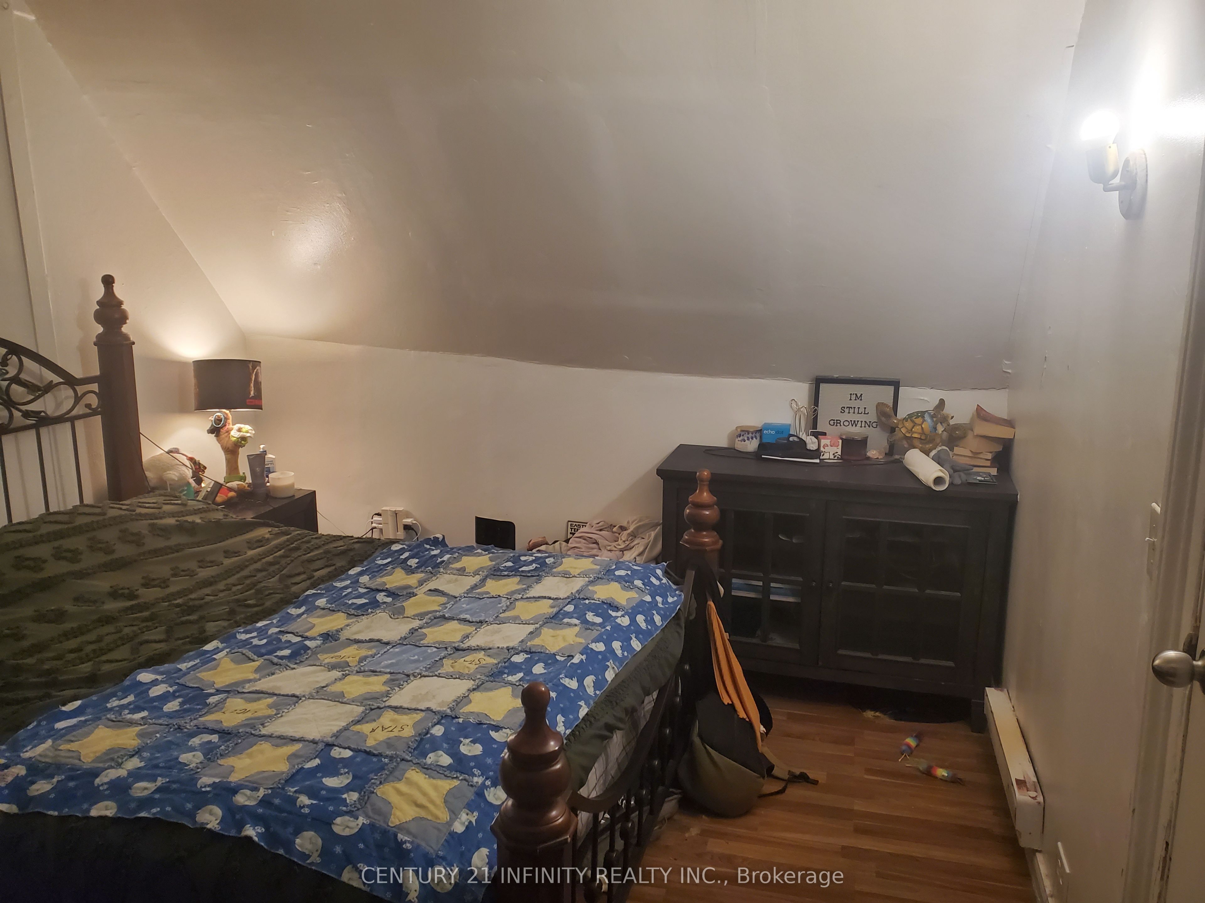 134 Simcoe Street S 2 Property Photo 6