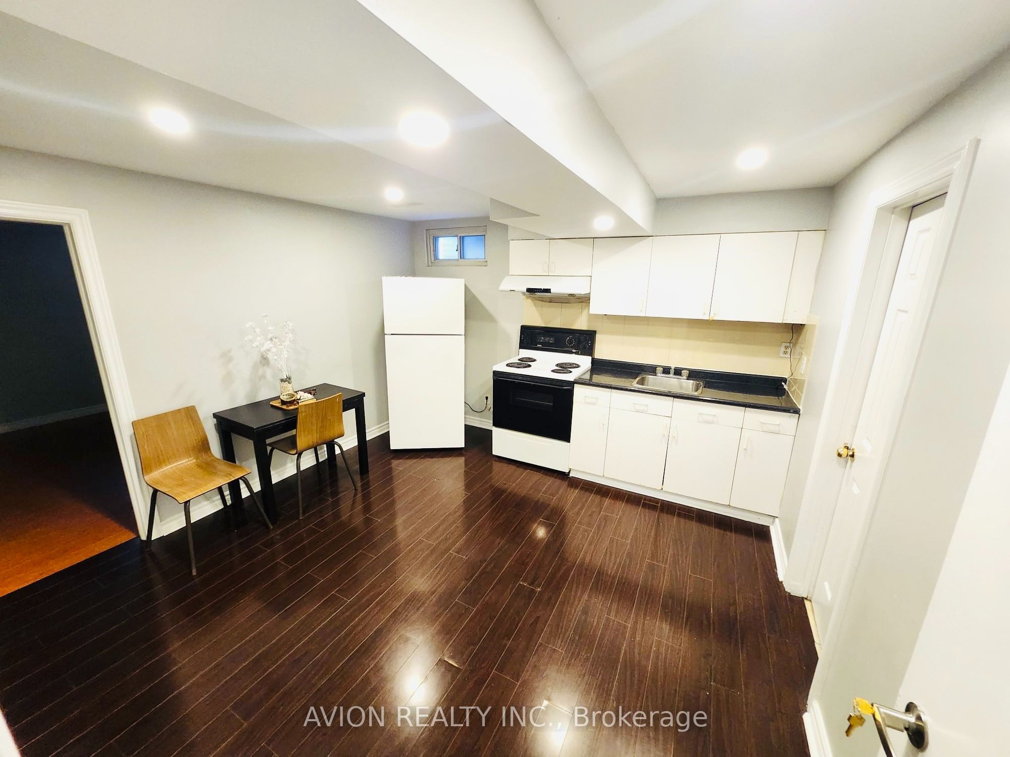 15 Saintsbury Square Basement Property Photo 6
