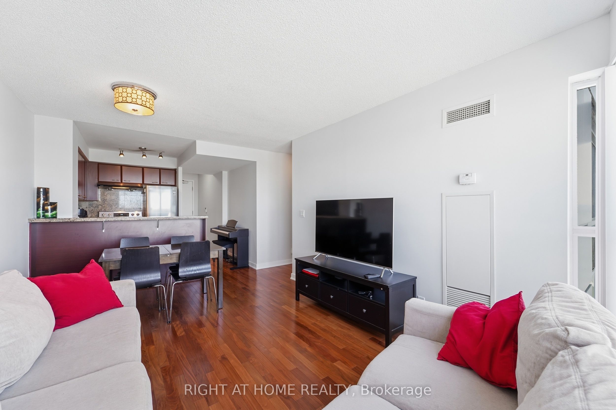 38 Lee Centre Drive 1612 Property Photo 6