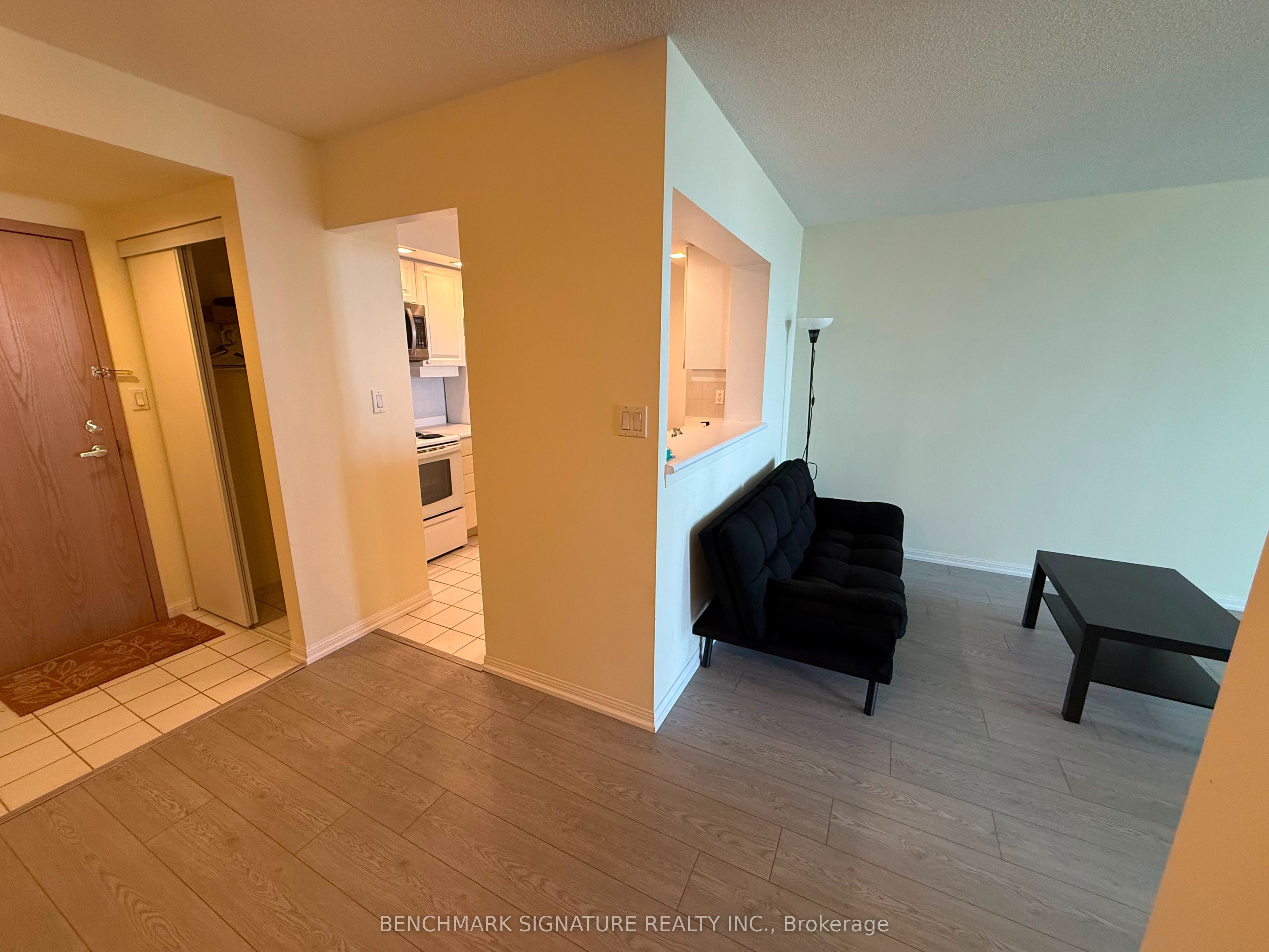 88 Corporate Drive 2405 Property Photo 3