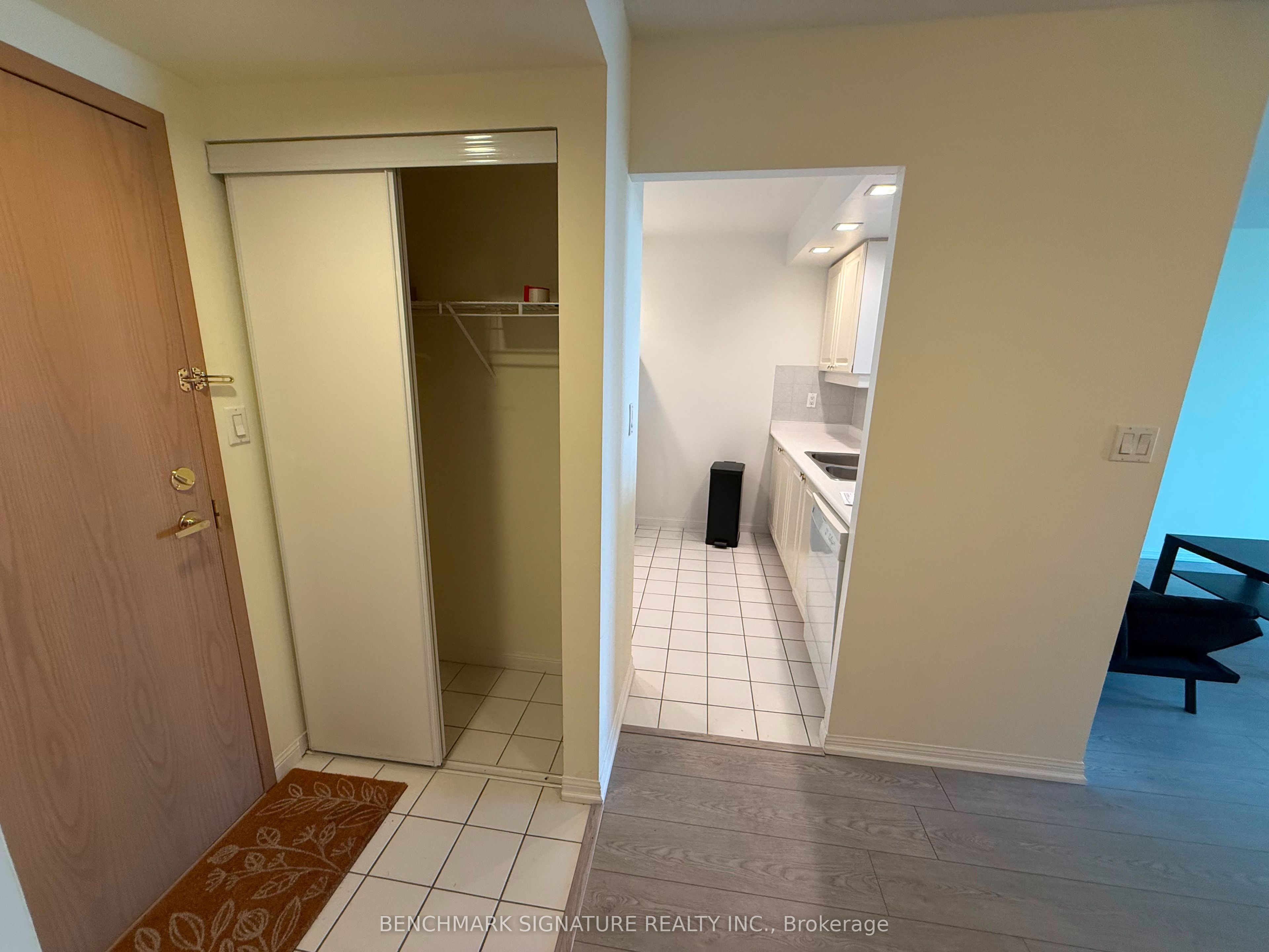 88 Corporate Drive 2405 Property Photo 5
