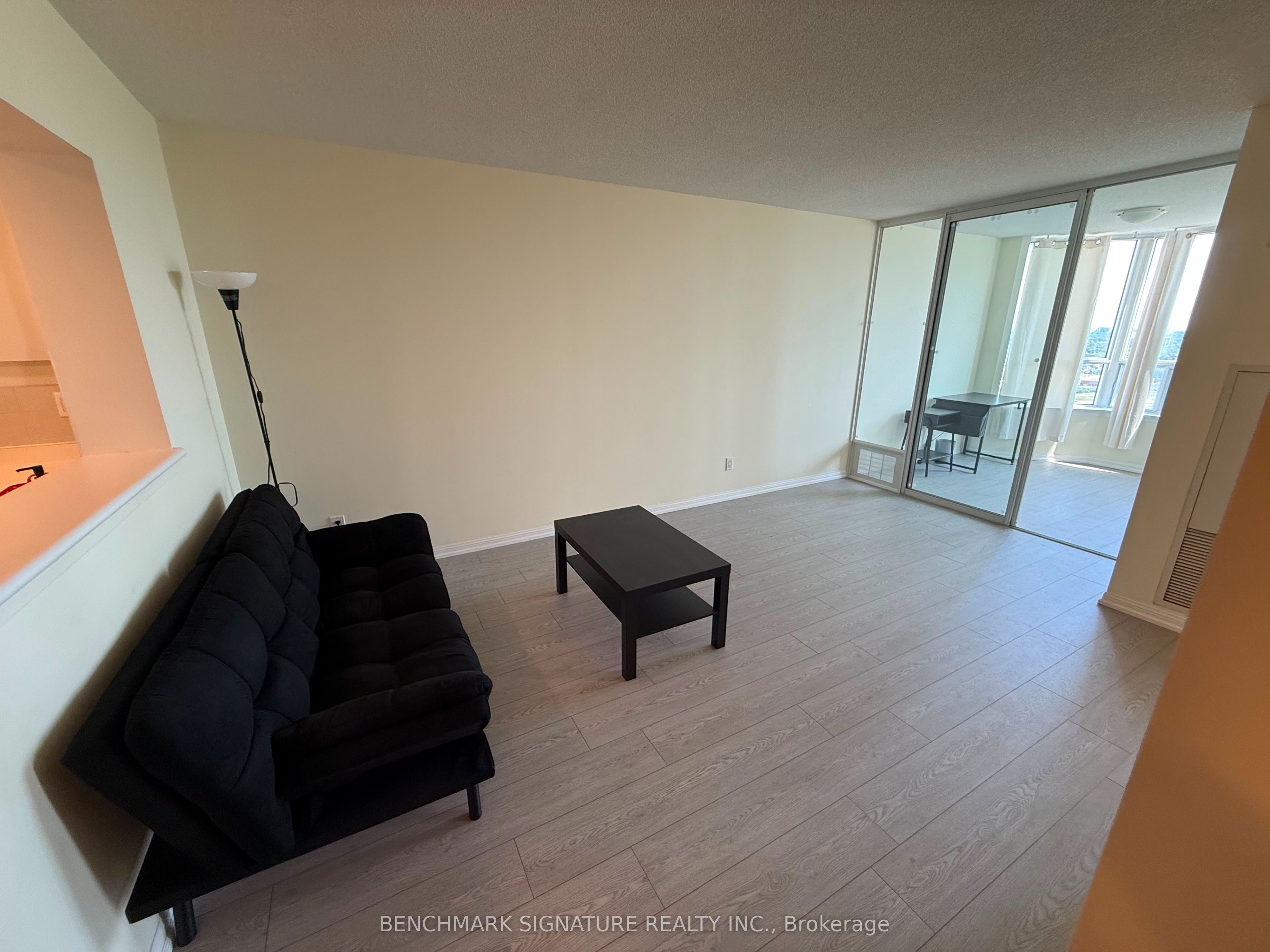 88 Corporate Drive 2405 Property Photo 11