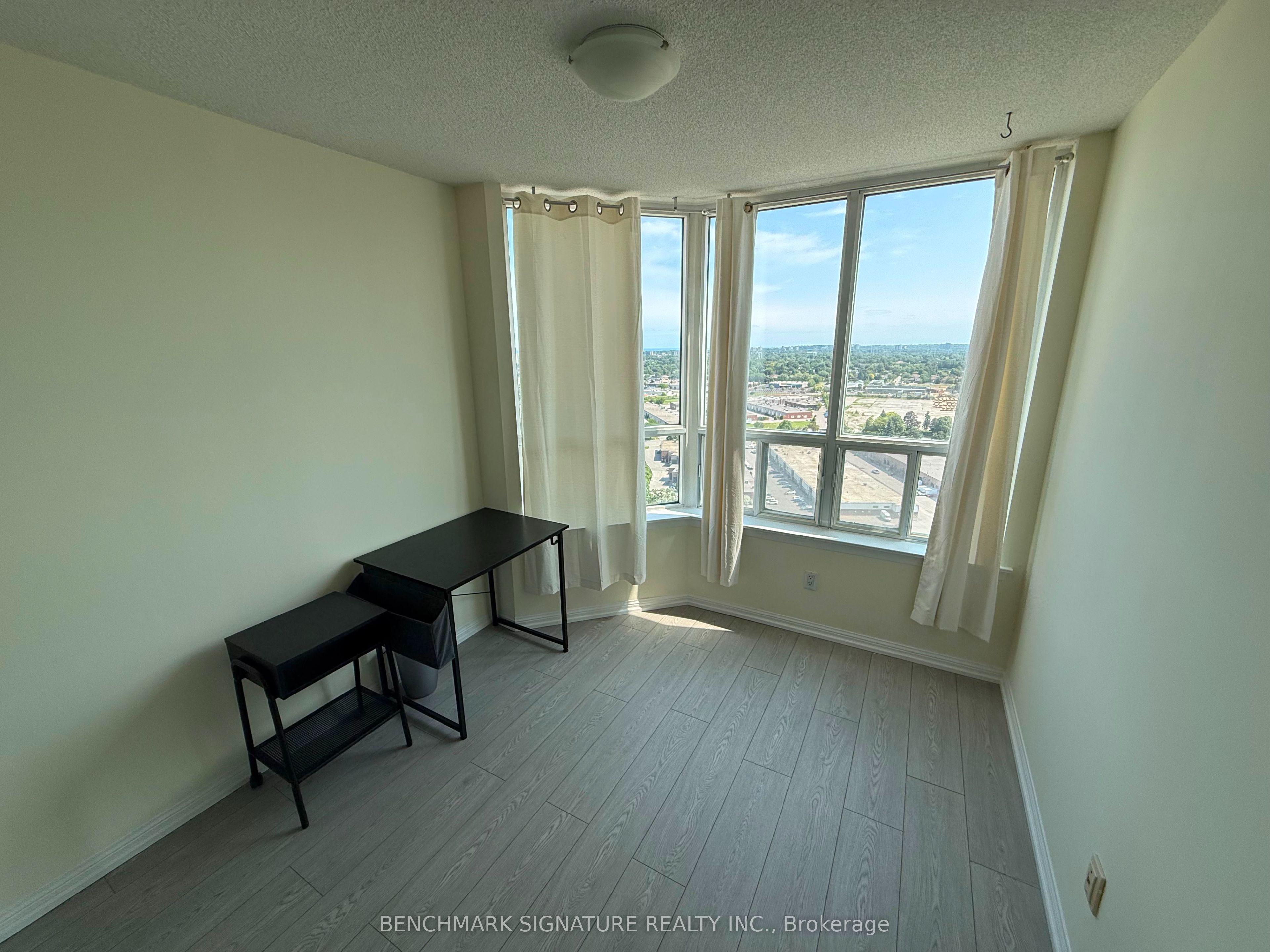 88 Corporate Drive 2405 Property Photo 14