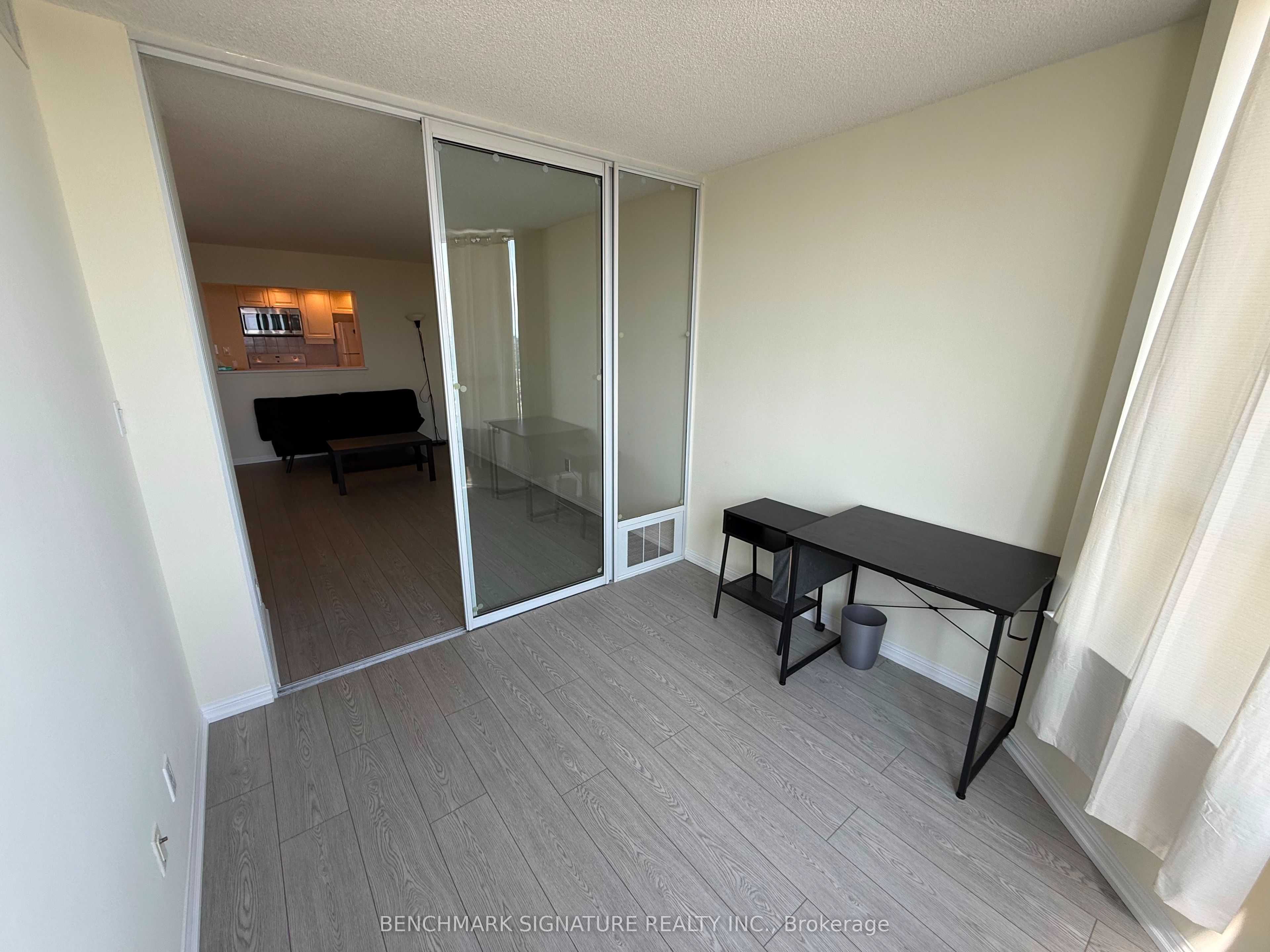 88 Corporate Drive 2405 Property Photo 15