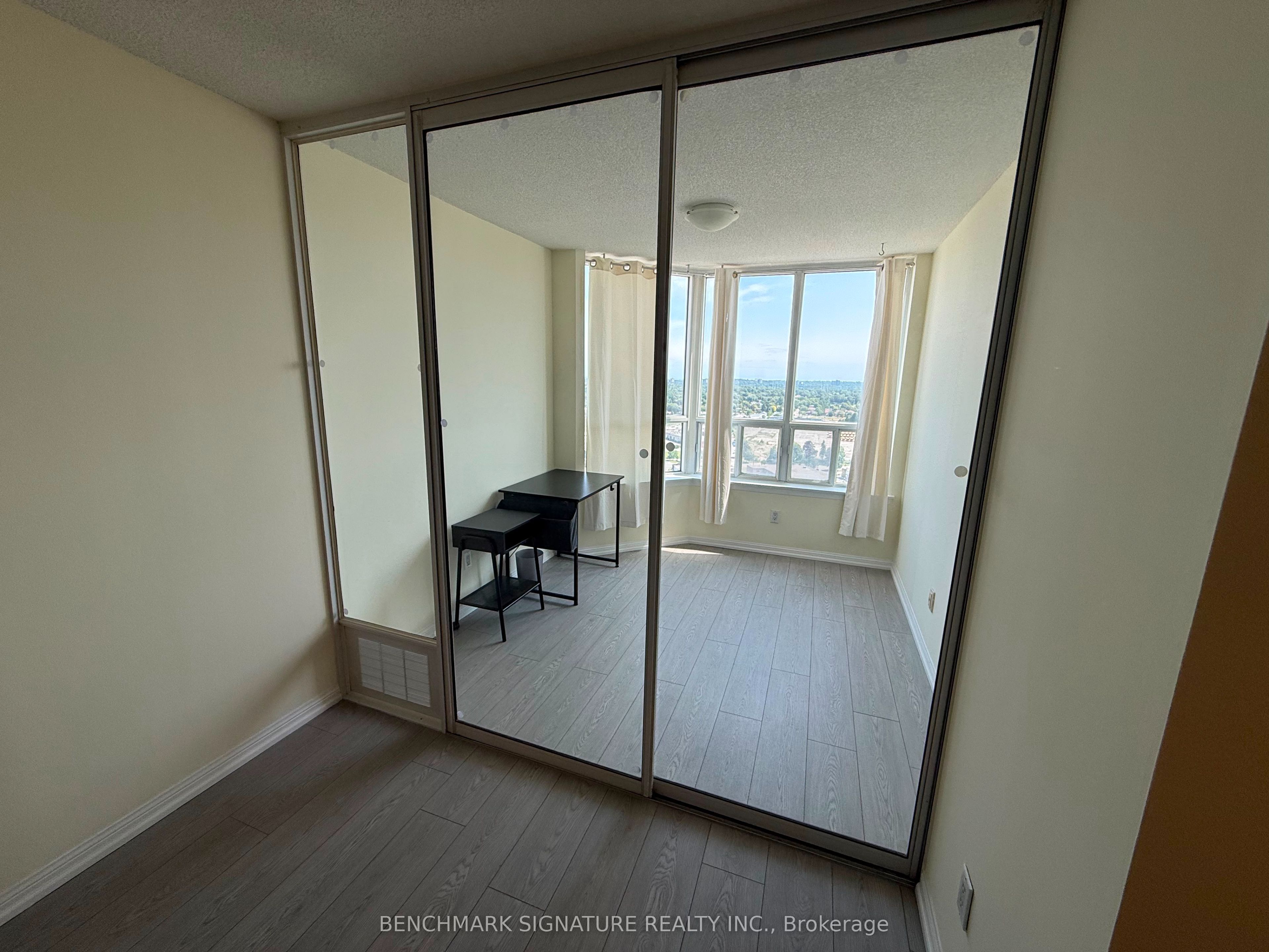 88 Corporate Drive 2405 Property Photo 16
