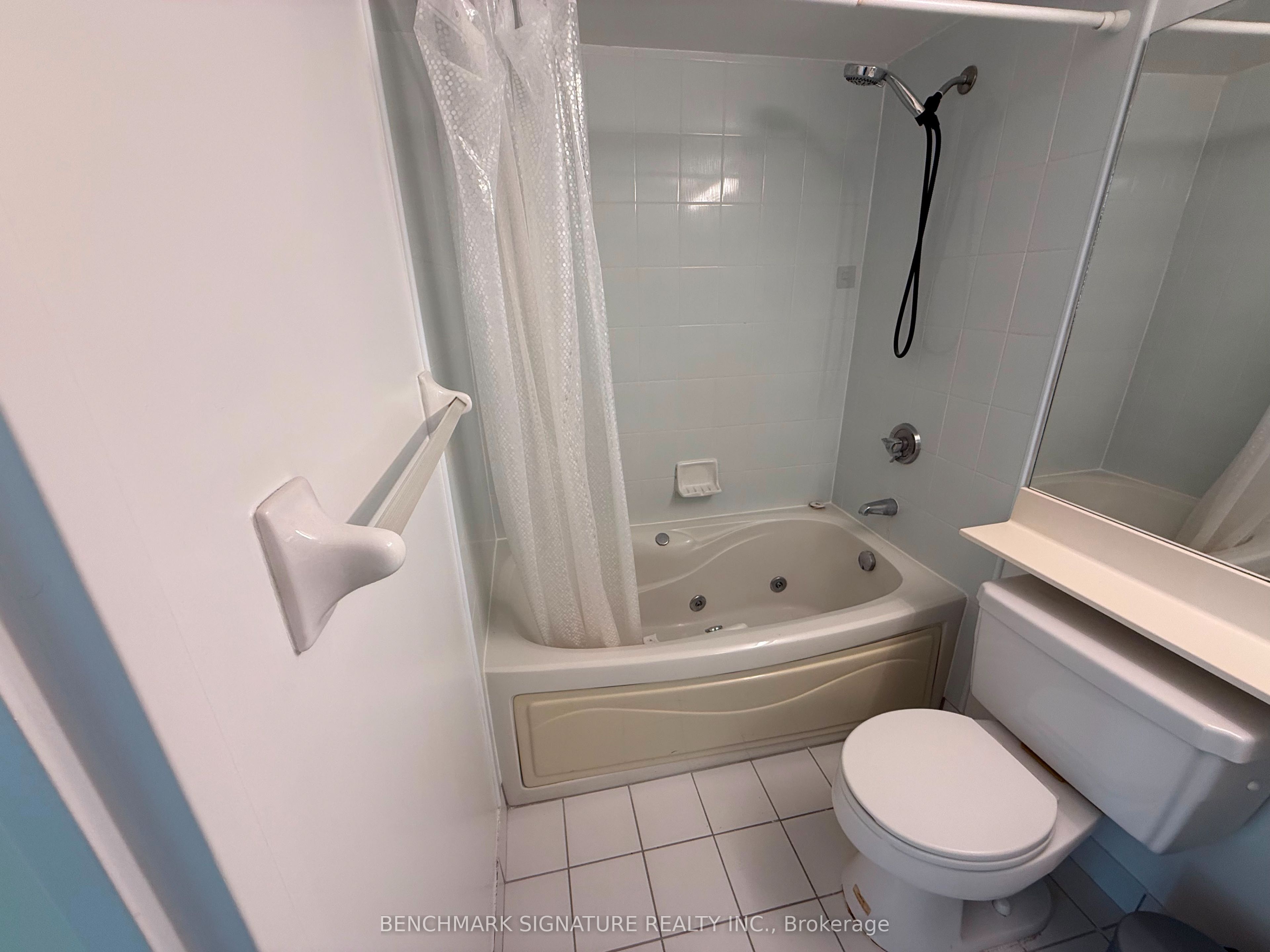 88 Corporate Drive 2405 Property Photo 26