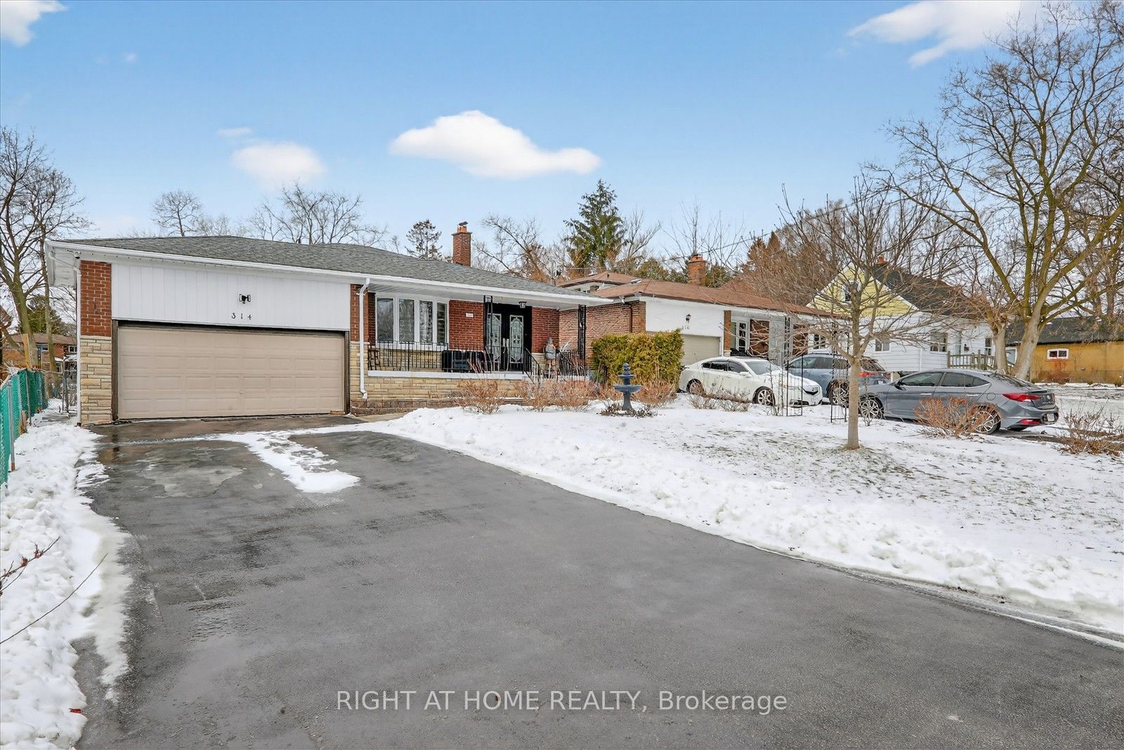 314 Morrish Road S Property Photo 1